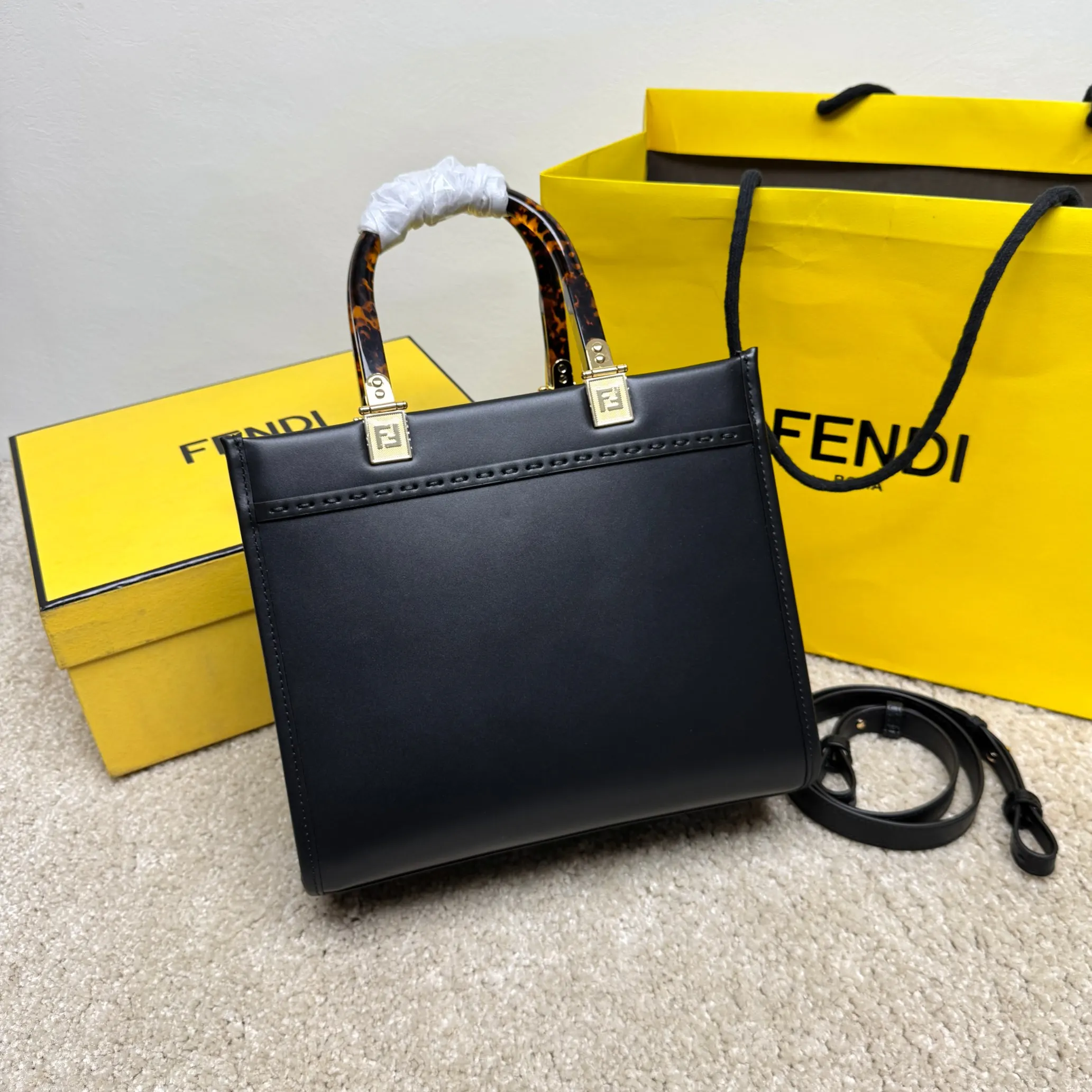 Fendi 黑色 金色 皮革 手拿包 精致手拿款