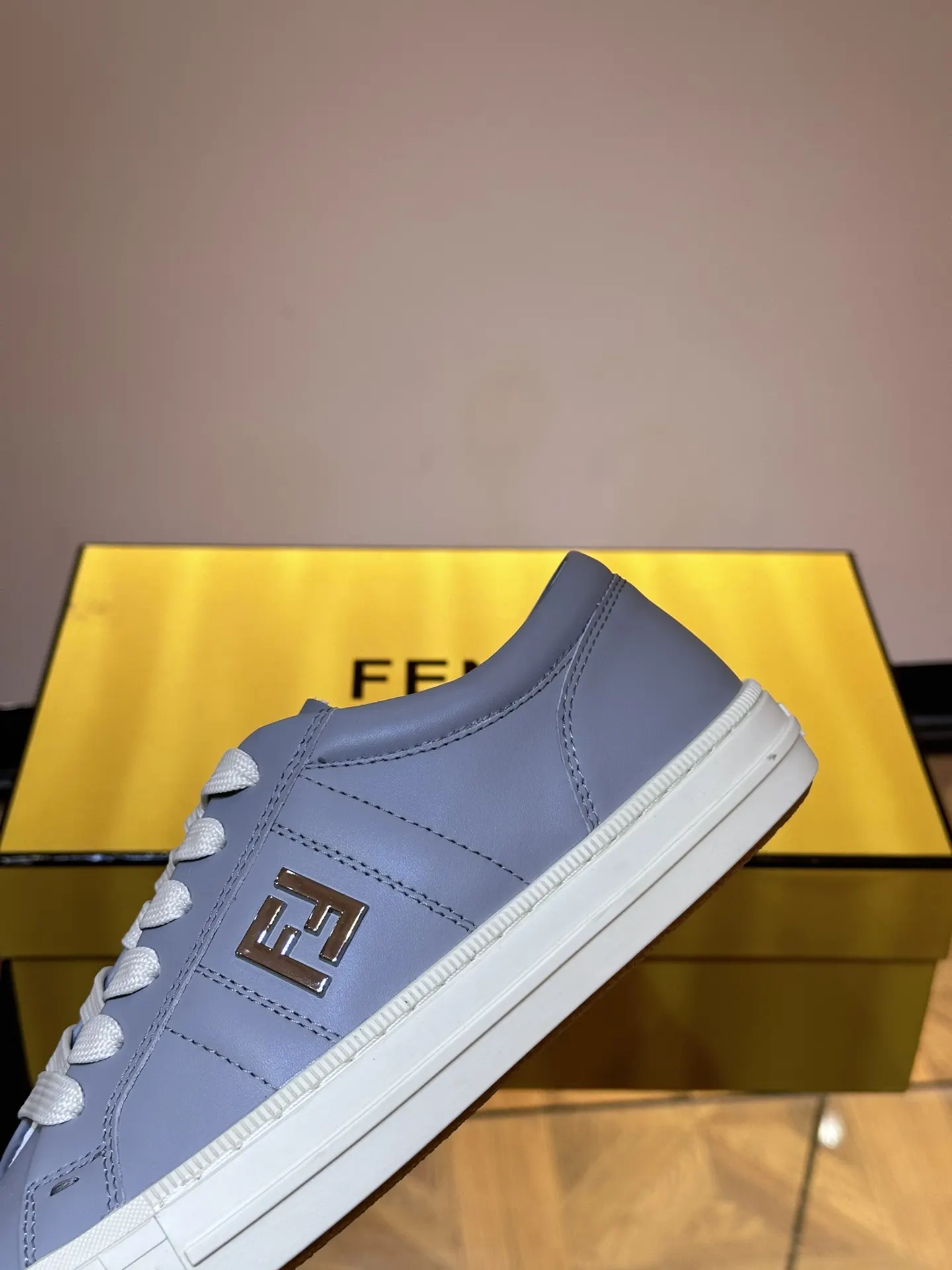 Fendi 運動鞋 休閒百搭款(數字7) Fendi 運動鞋 休閒百搭款(數字7)