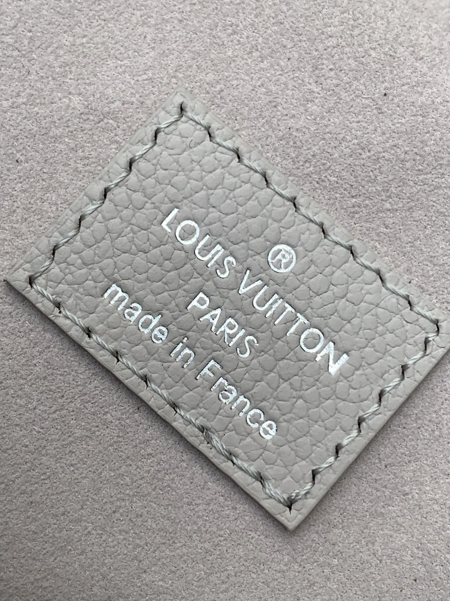 LV 灰色 牛皮 链条包 精致链条款