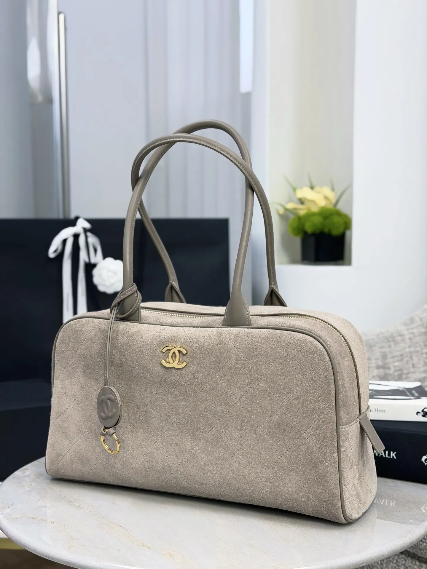Chanel Cowhide Bag Chain Shoulder and Crossbody Wear Image 2 Chanel Cowhide Bag Chain Shoulder and Crossbody Wear Image 2