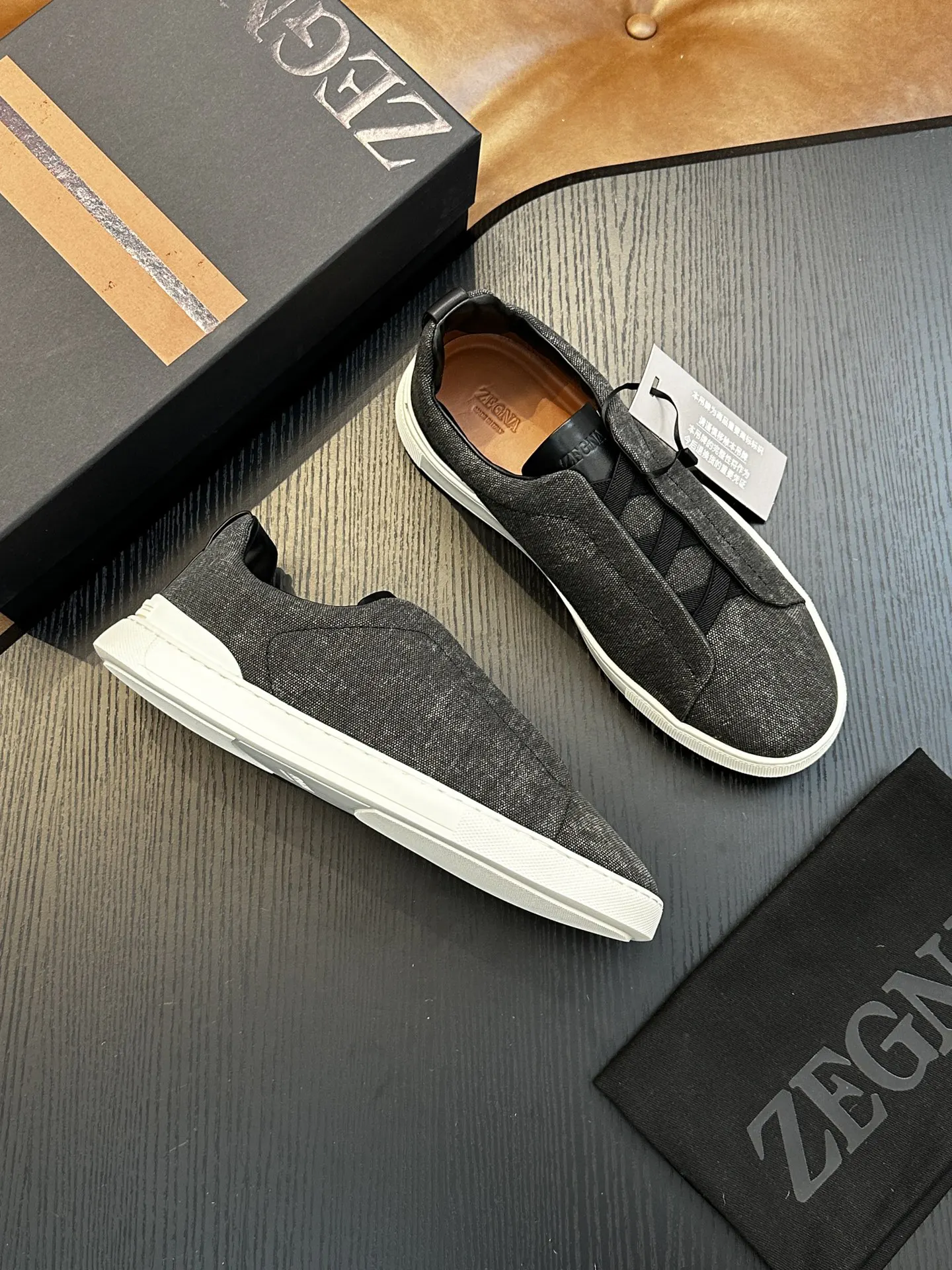 Triple S Casual Versatile Image 4 Triple S Casual Versatile Image 4