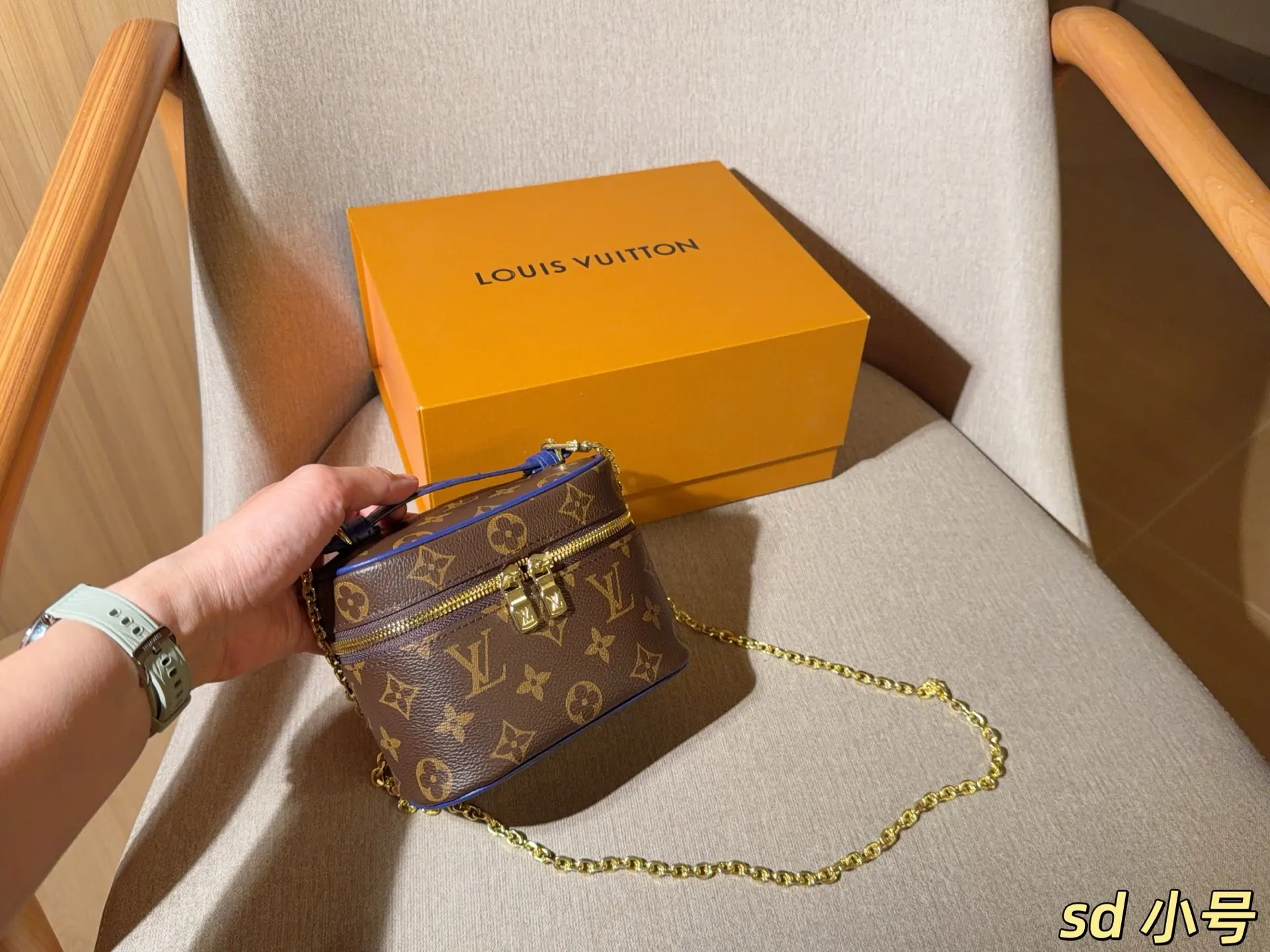 LV 化妆包 便携收纳款