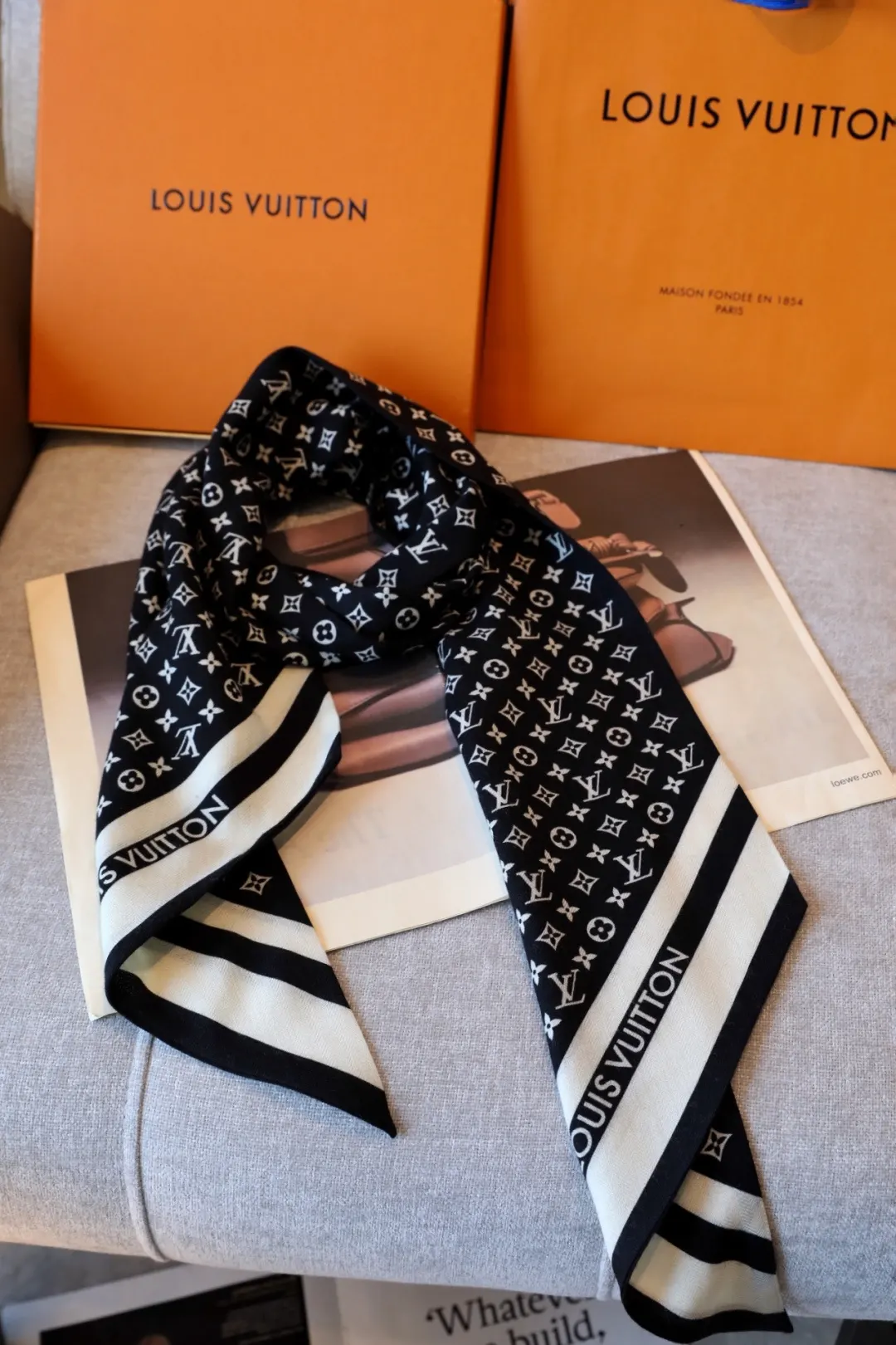 LV 老花 羊绒 Monogram 丝巾 优雅搭配款