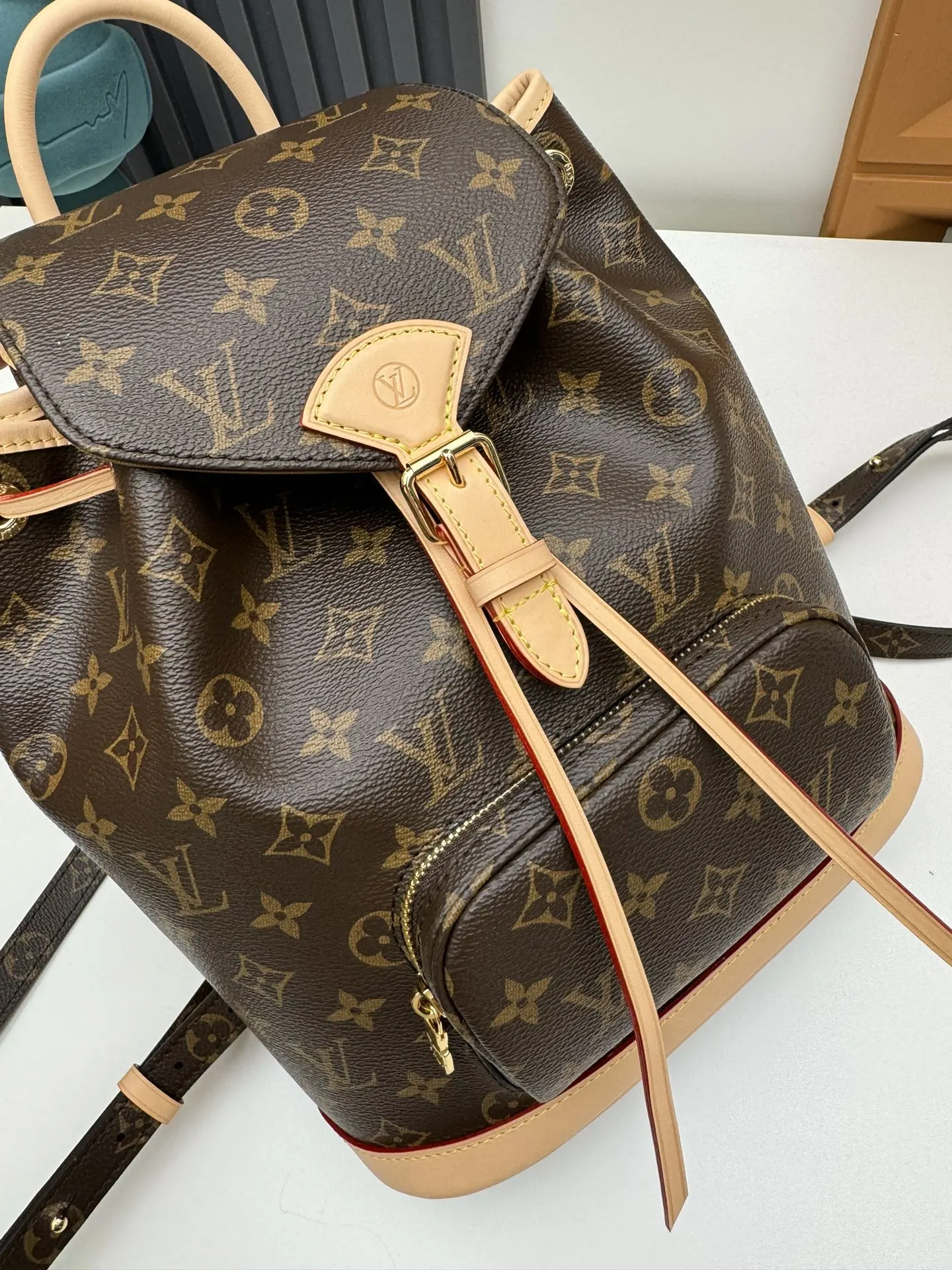 老花 帆布 安全保管随身物品的高档抽屉和磁铁型锁 雙肩包 实用雙肩款
