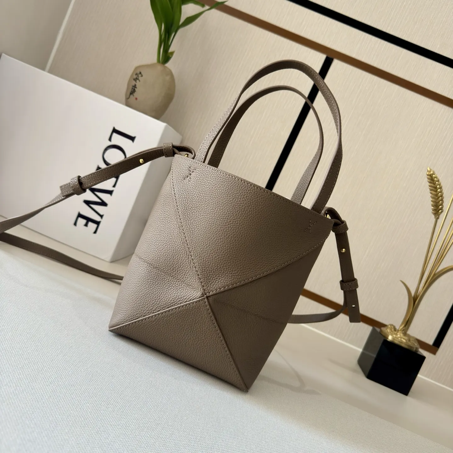 Loewe Puzzle 牛皮 斜背包 輕便斜挎款