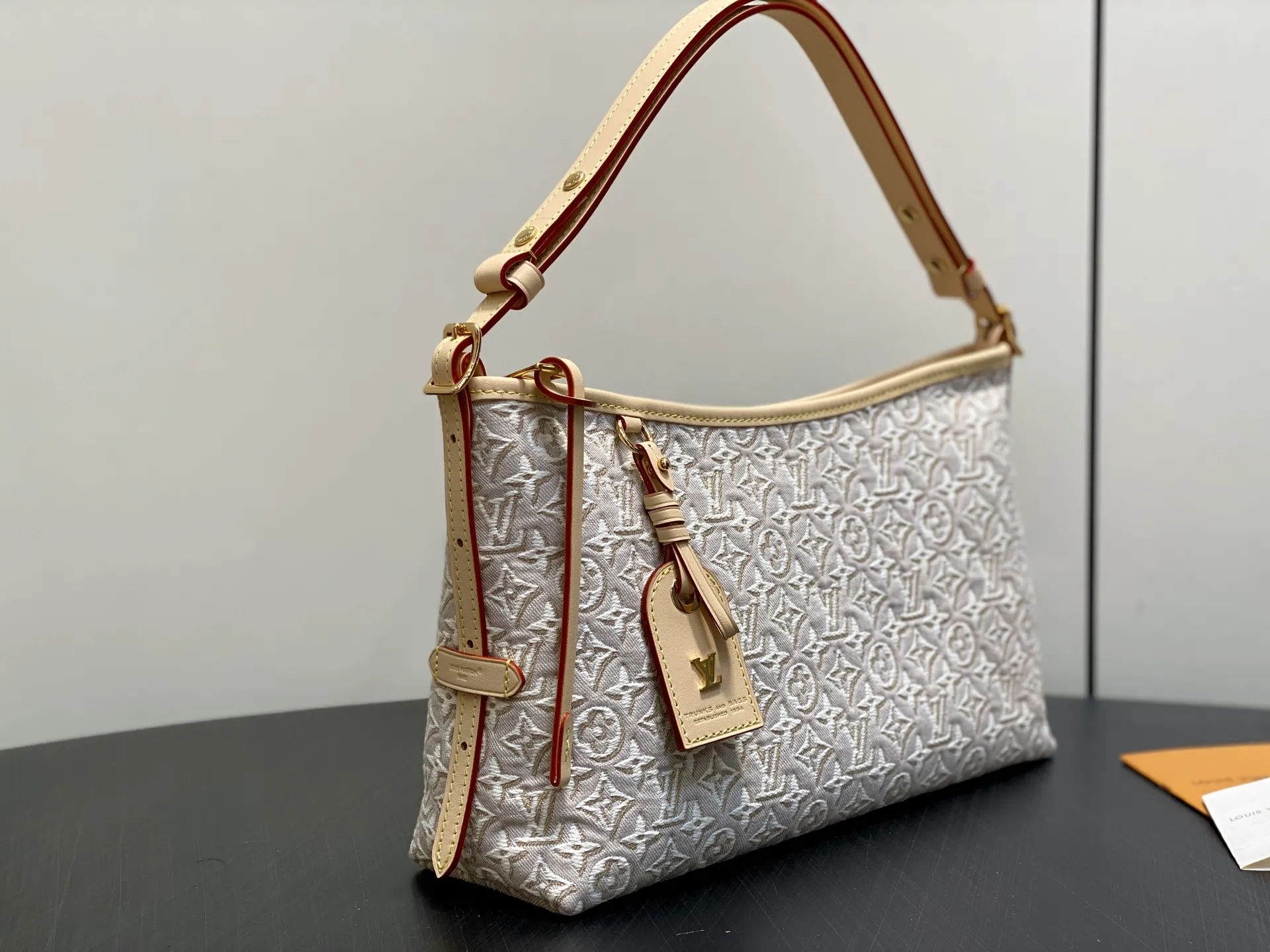 Louis Vuitton White Hobo Shoulder Bag Vintage Leather
