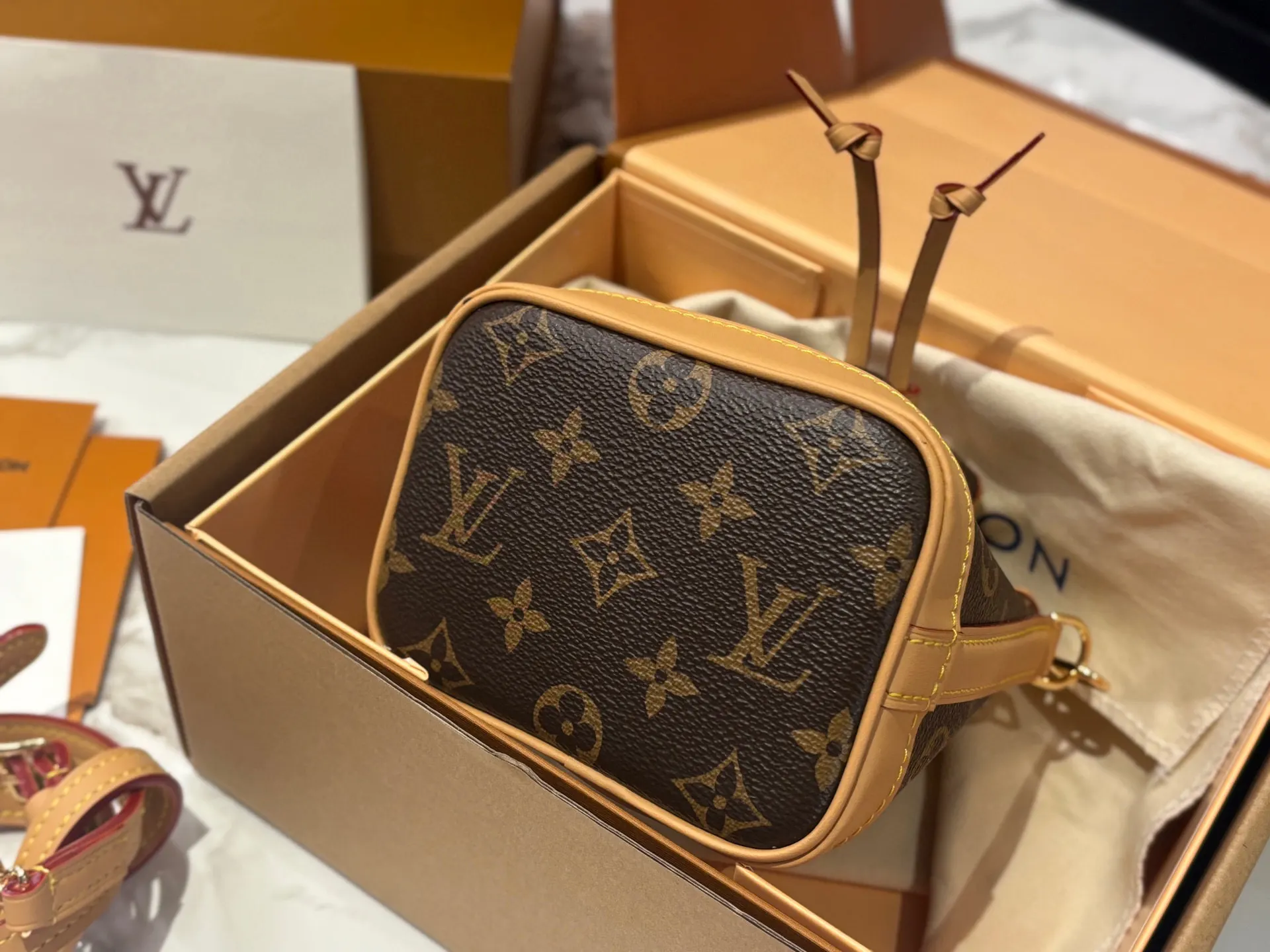 LV 老花 手提 级 ♥ mini小水桶 水桶包 休闲水桶款