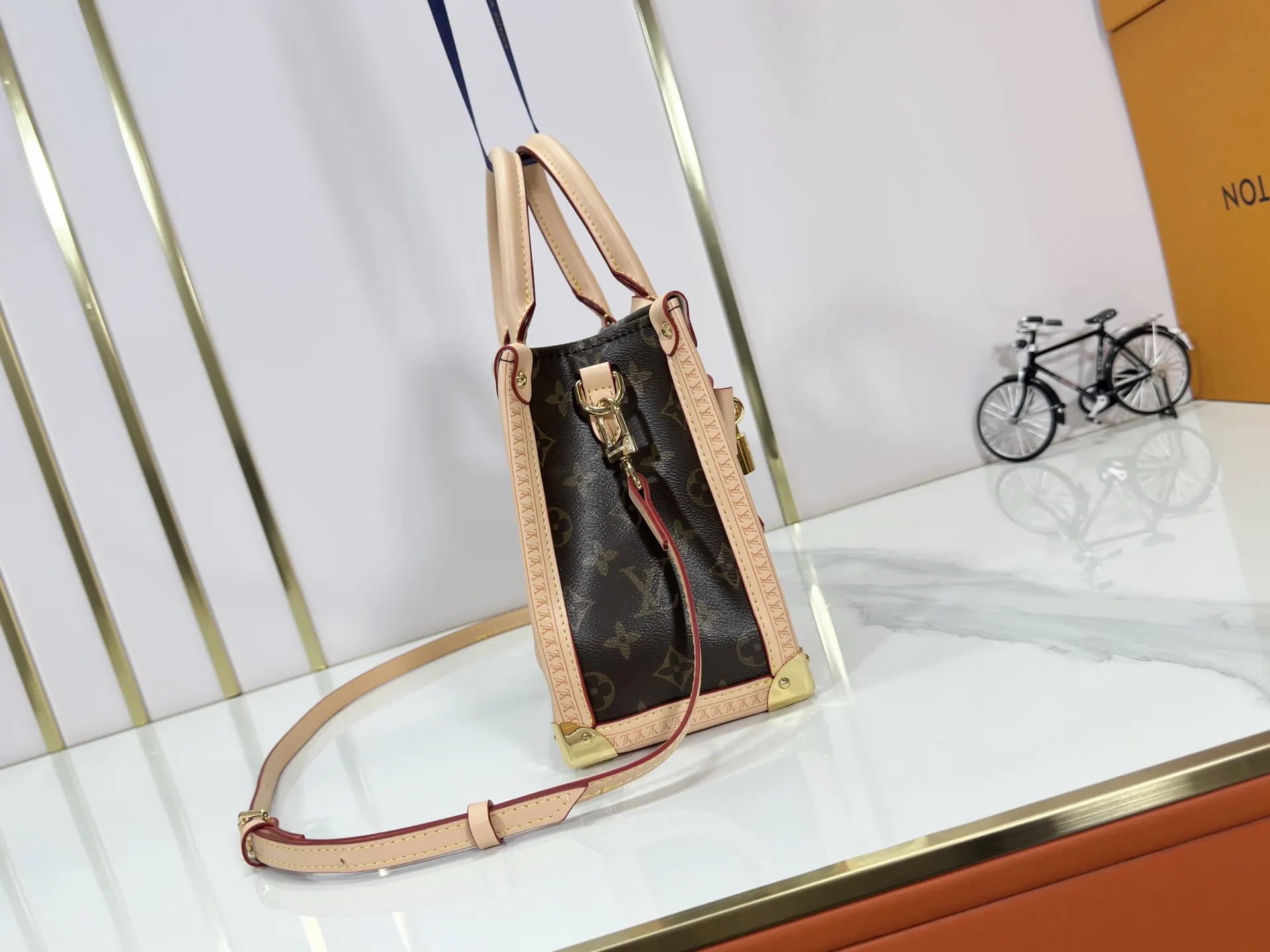 Louis Vuitton Suitcase Travel Lightweight Leather