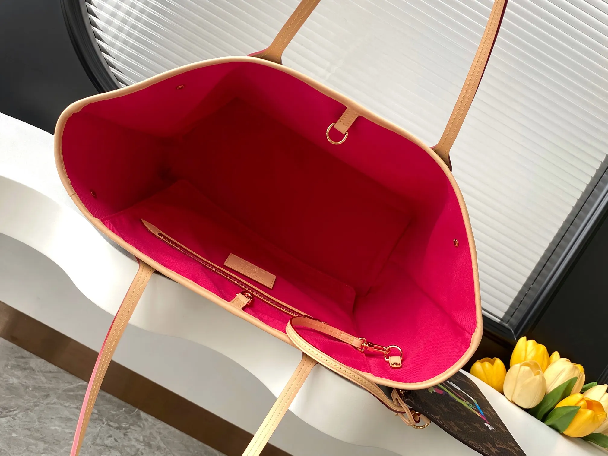 LV Neverfull 牛皮 收納包 旅行收納款(數字9) LV Neverfull 牛皮 收納包 旅行收納款(數字9)