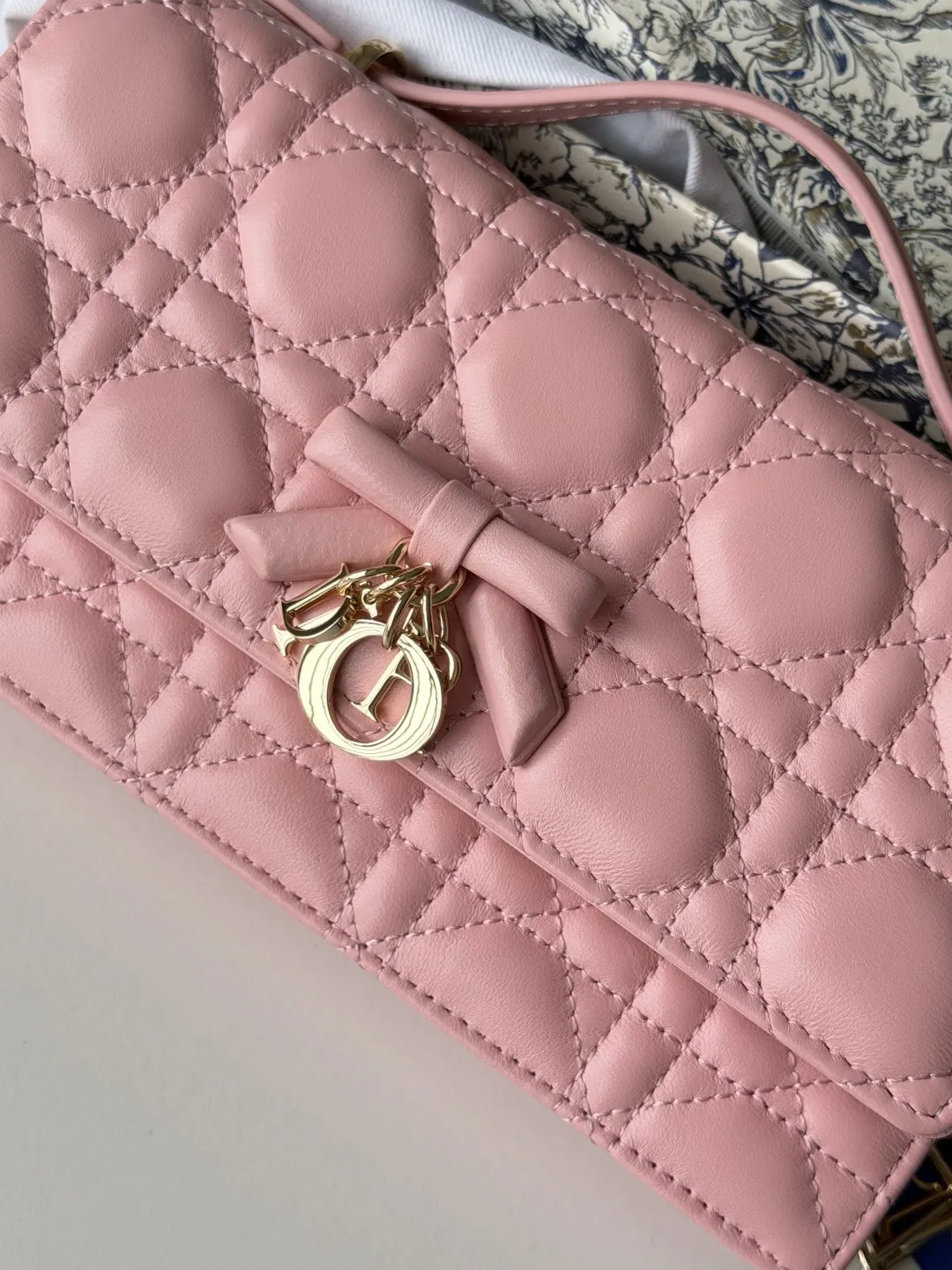 Dior 粉色羊皮链条手拿包 甜美晚宴款