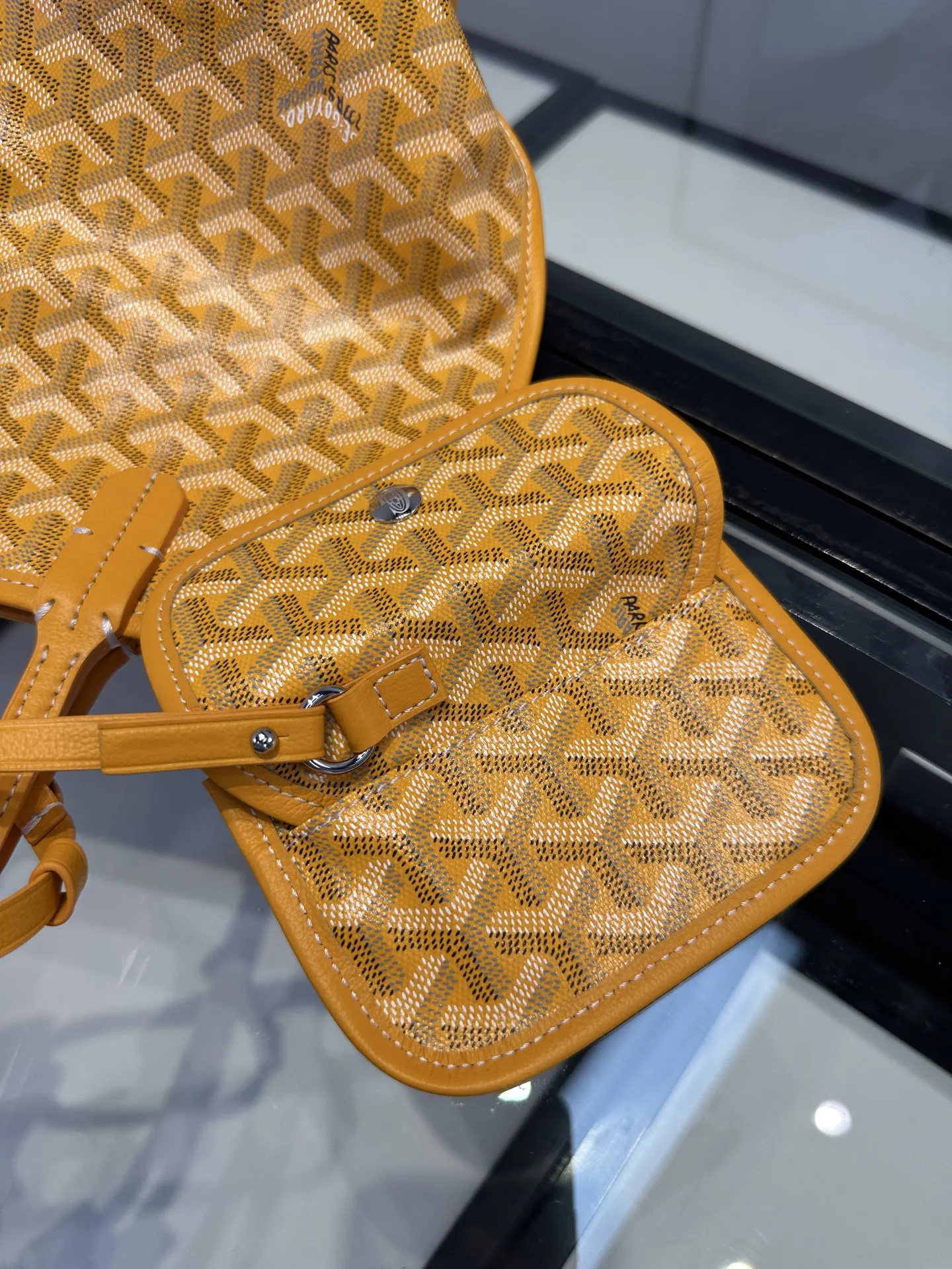 Goyard 黃色 小牛皮 托特包 大容量托特款(數字9) Goyard 黃色 小牛皮 托特包 大容量托特款(數字9)