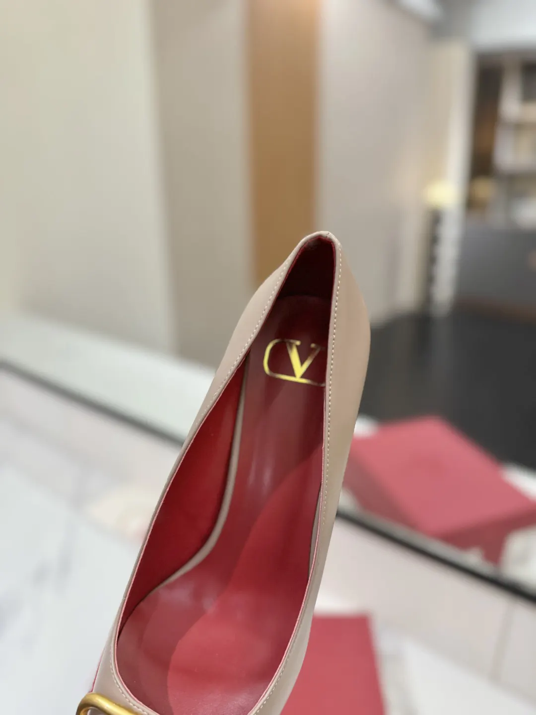 Valentino 金色 平底鞋 通勤约会款 款06