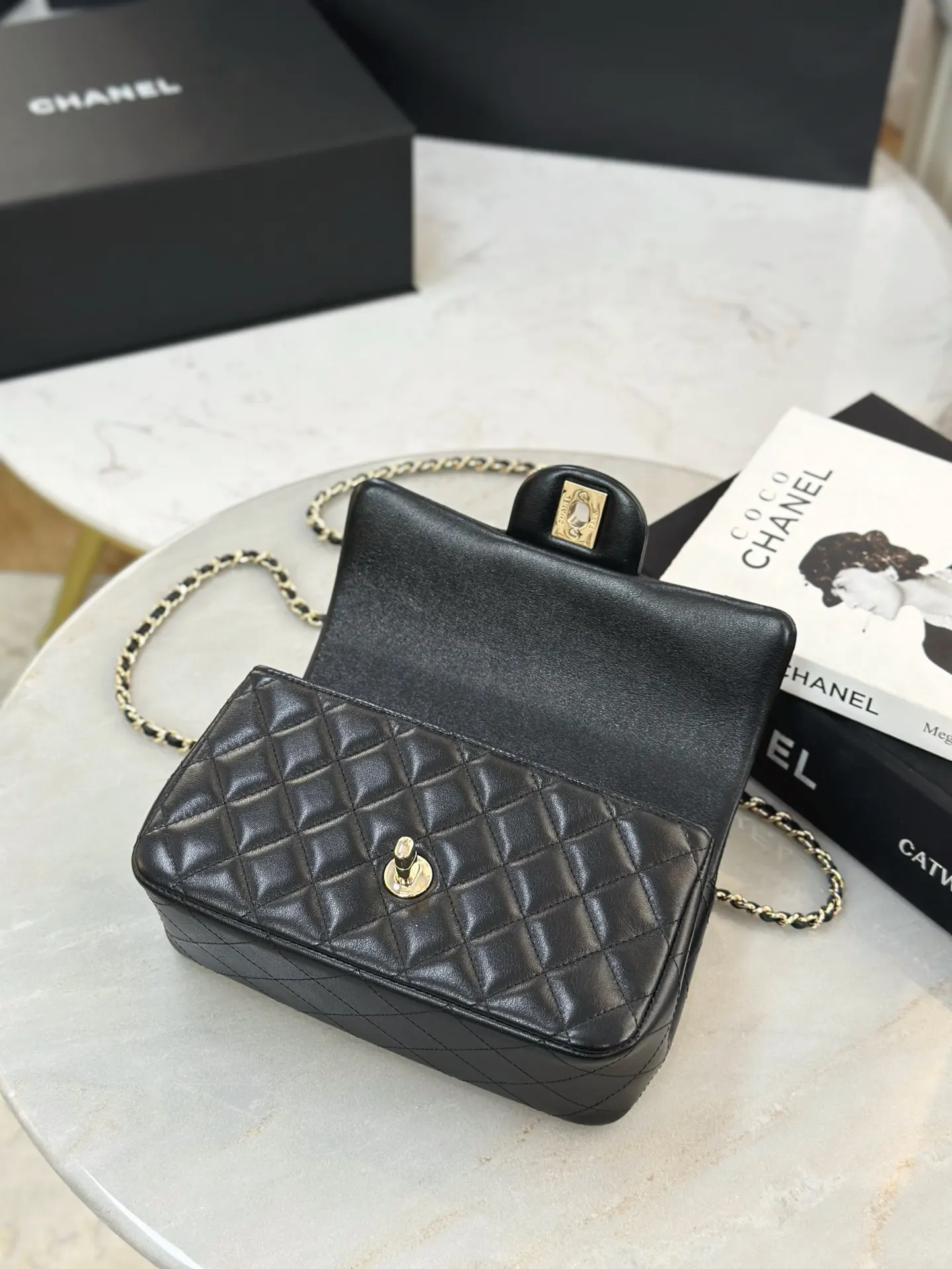 Chanel 黑色羊皮翻盖链条包 小香风单肩