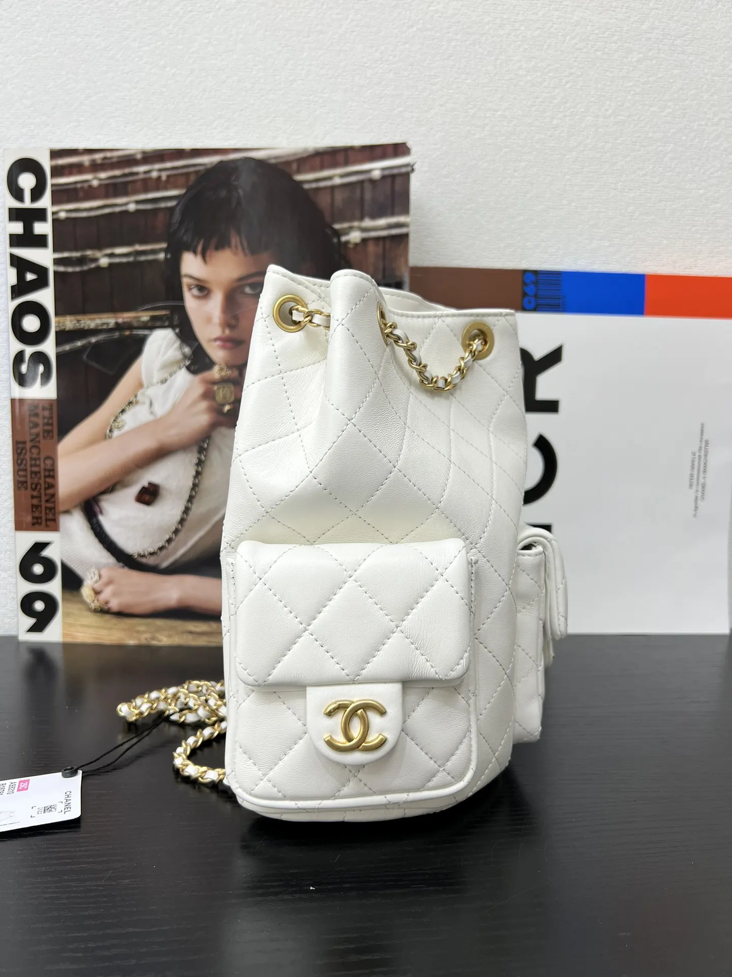 CHANEL 白色小羊皮菱格链条双肩包 休闲款