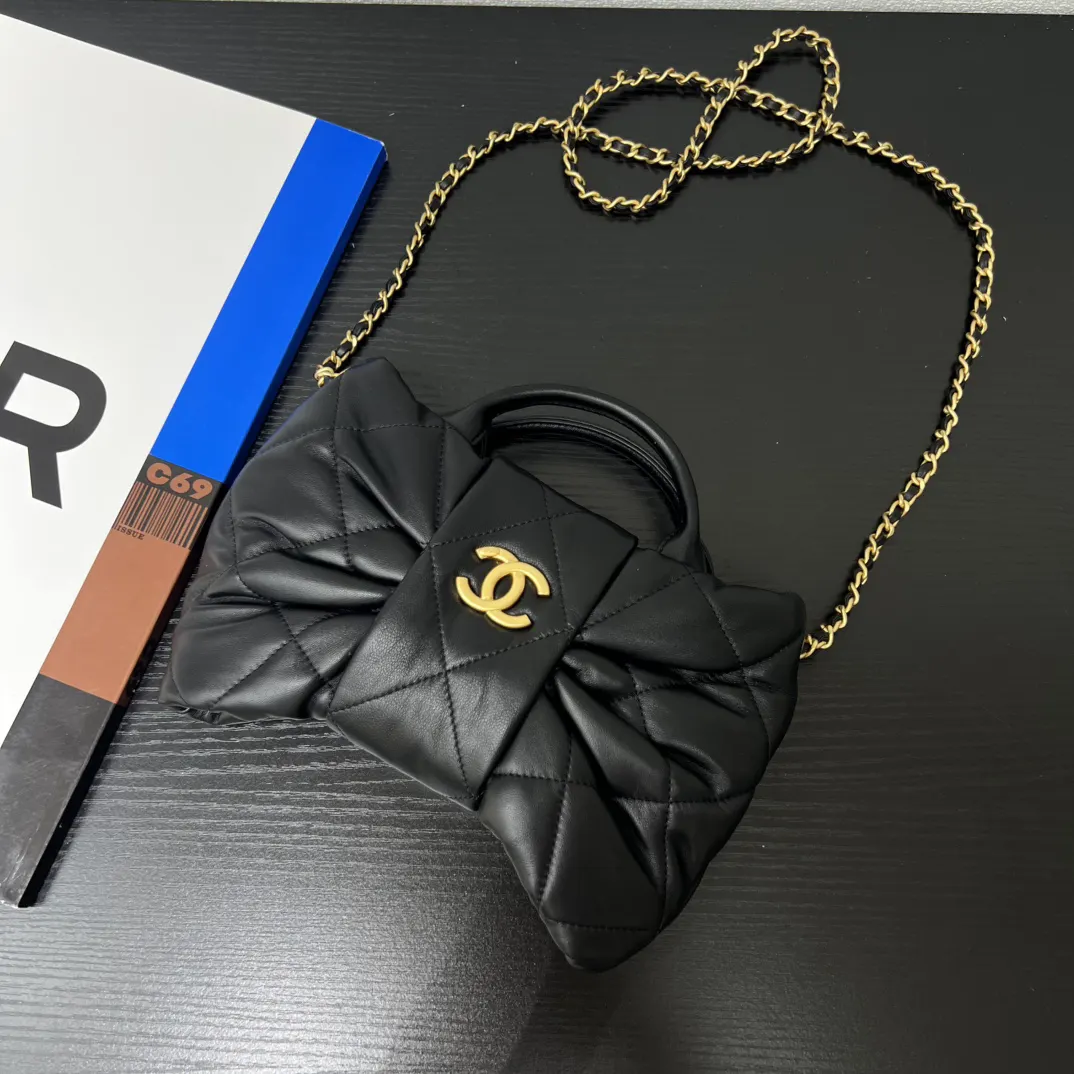 Chanel 黑色小牛皮手提鏈條包 褶皱