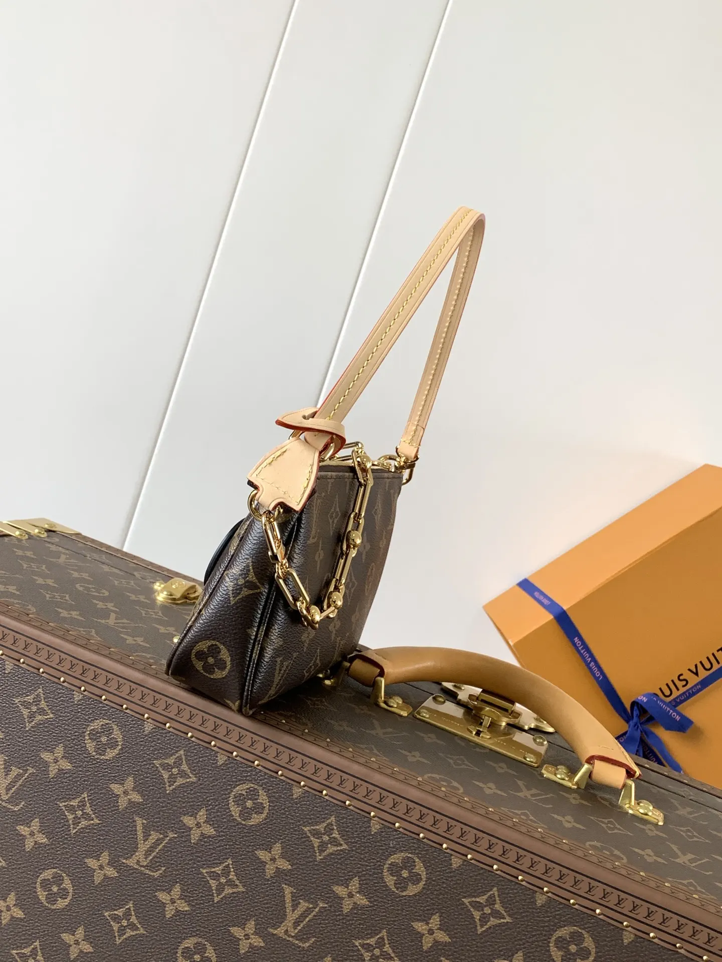LV 牛皮 公仔 白彩 鏈條包 精致鏈條款