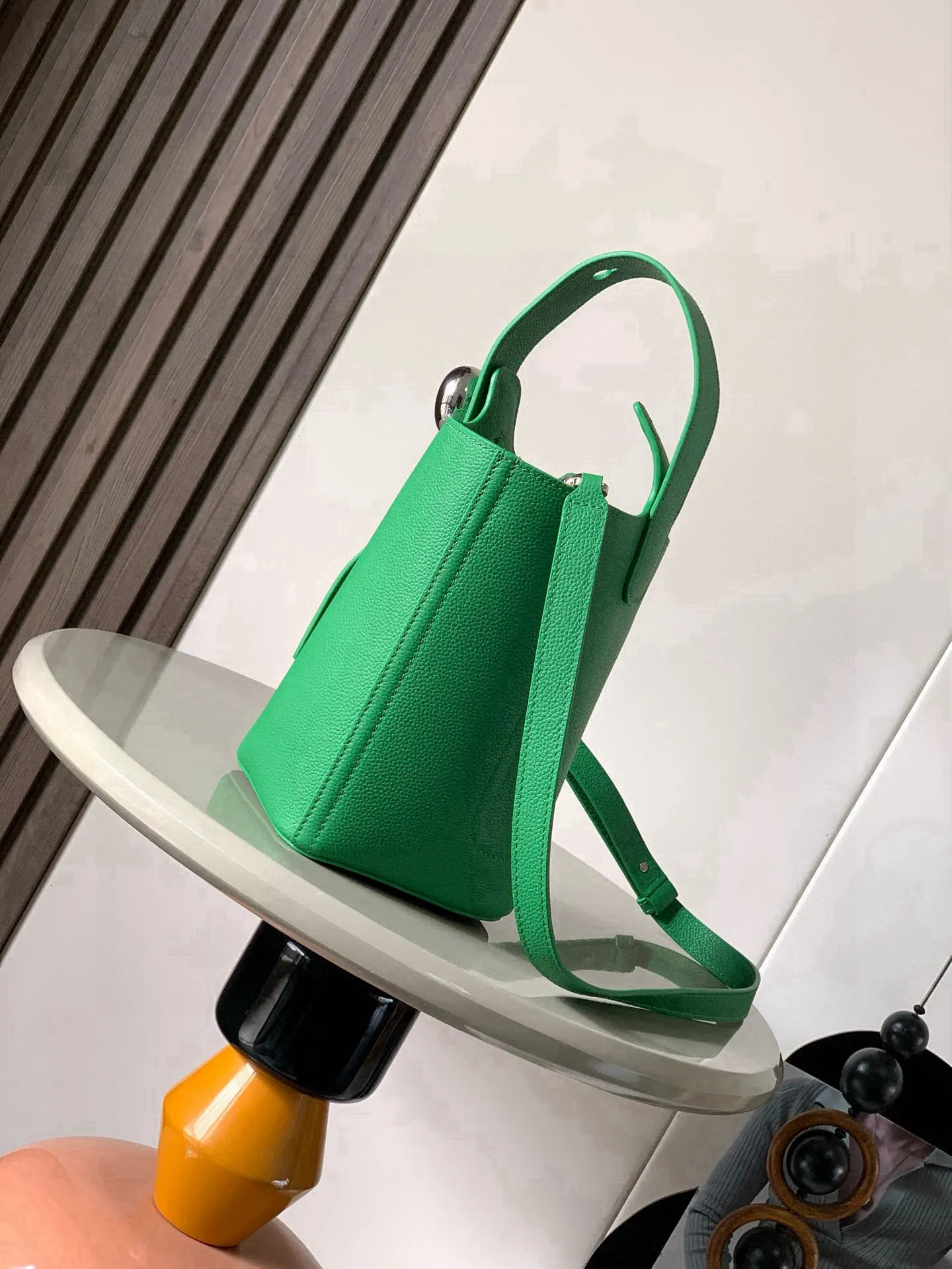 牛皮 迷你柔软粒面牛皮革 Pebble Bucket 水桶 水桶包 休閒水桶款
