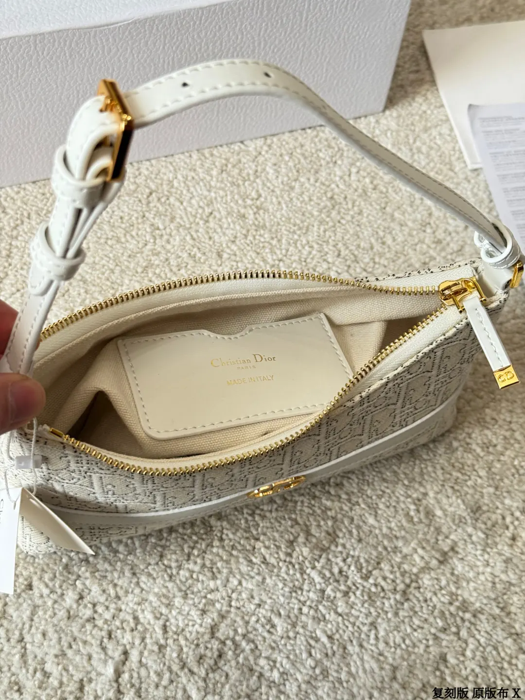 Dior 奶白 金色 小牛皮 收纳包 旅行收纳款