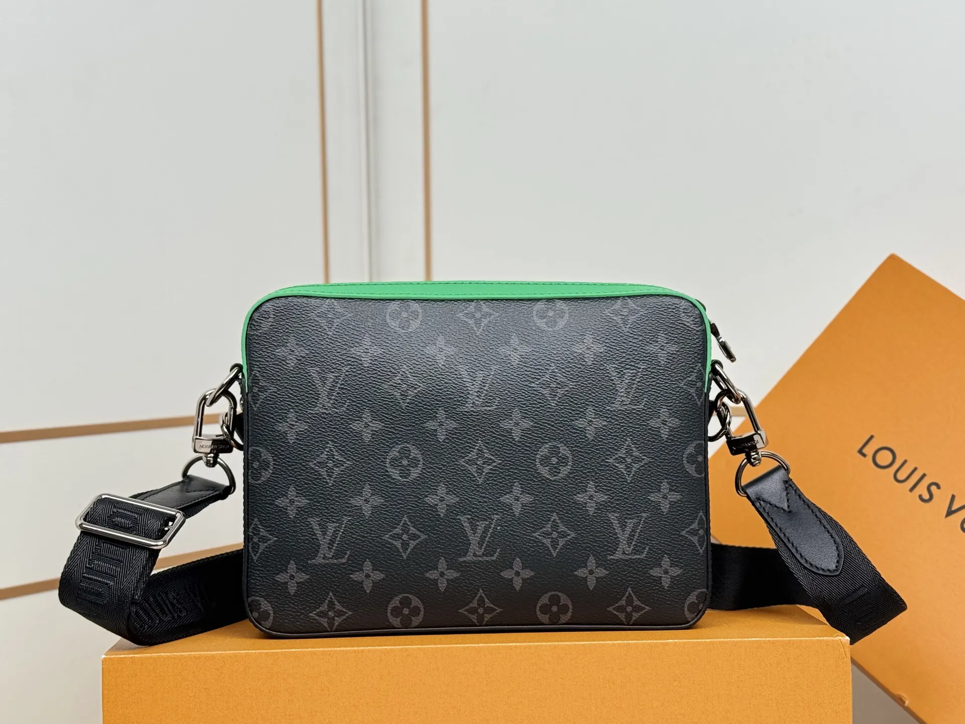 Green Crossbody Bag Lightweight Leather