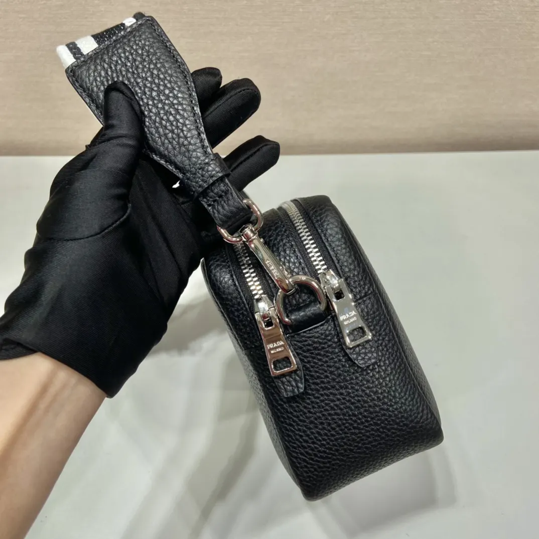 PRADA 鹿皮 牛皮 双肩背包 轻便实用款
