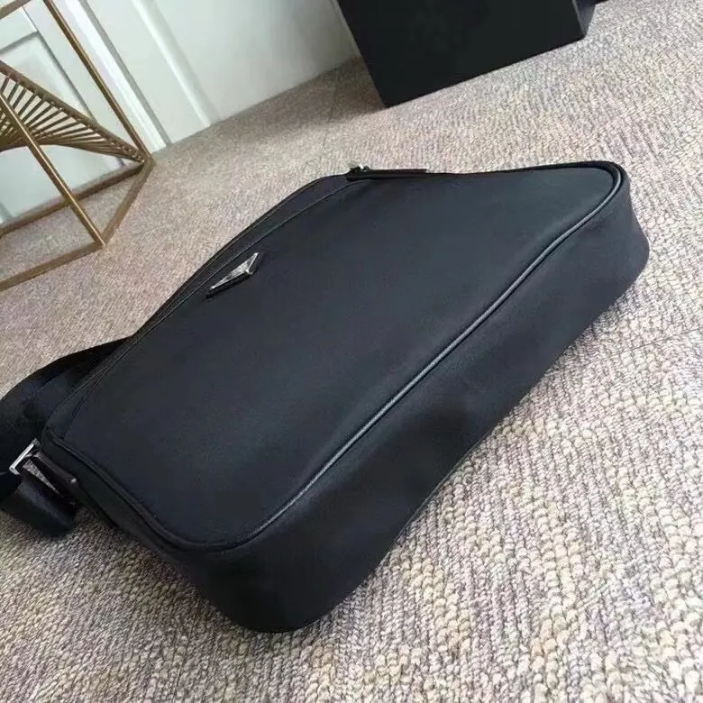 Prada 黑色 牛皮 收納包 旅行收納款(數字8) Prada 黑色 牛皮 收納包 旅行收納款(數字8)