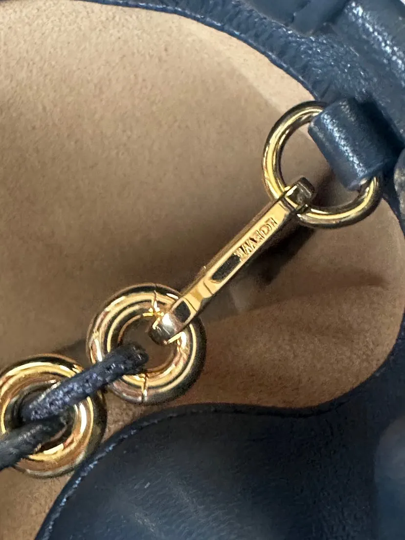 Loewe 羊皮 手袋为新 特别系列作品 鏈條包 精致鏈條款