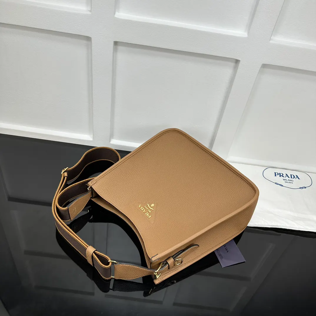 Prada 金色 托特包