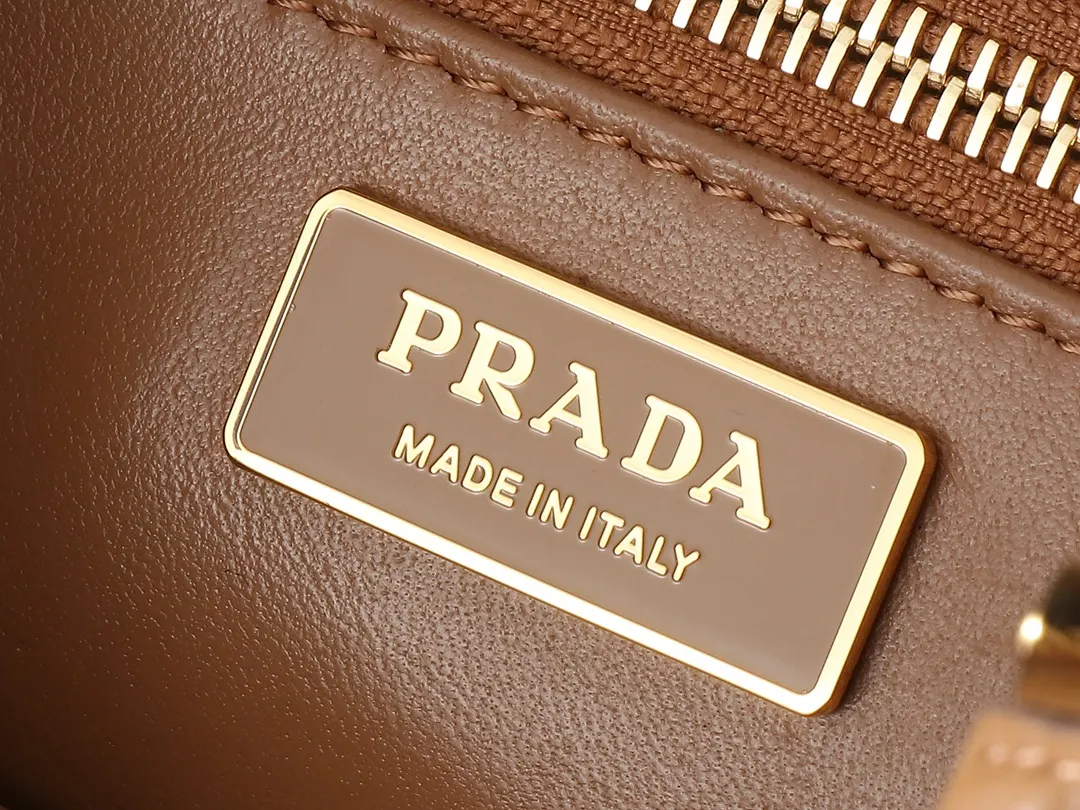 PRADA 1BC229 牛皮 三角标 腋下包 日常通勤款