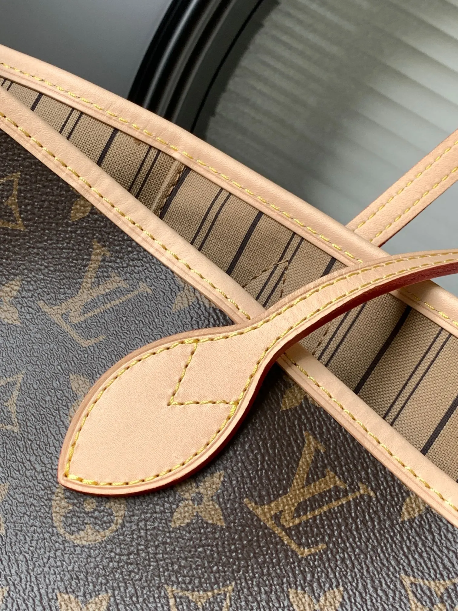 LV Neverfull 老花 金色 牛皮 手拿包 精致手拿款
