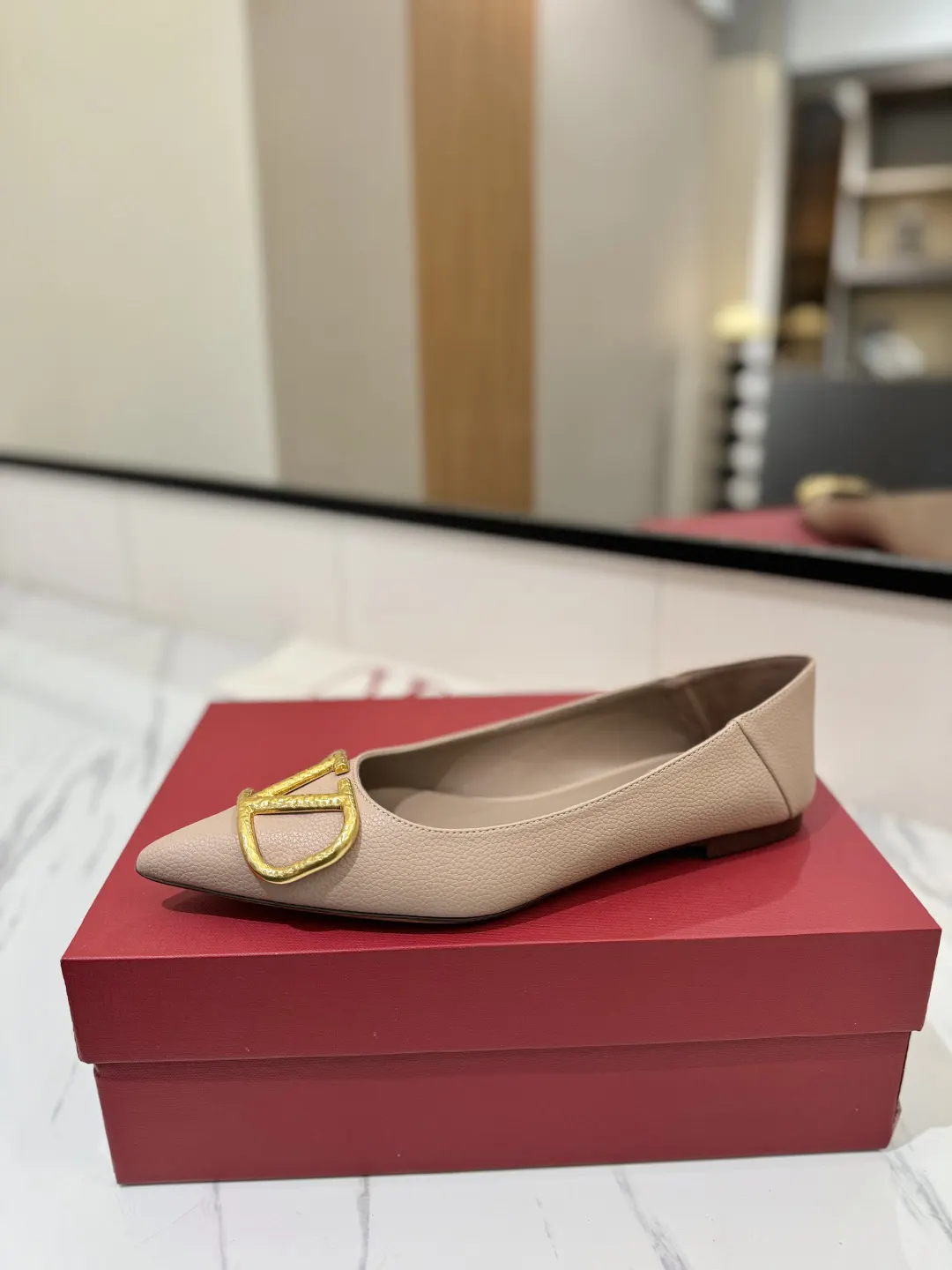 Valentino 金色 平底鞋 通勤约会款