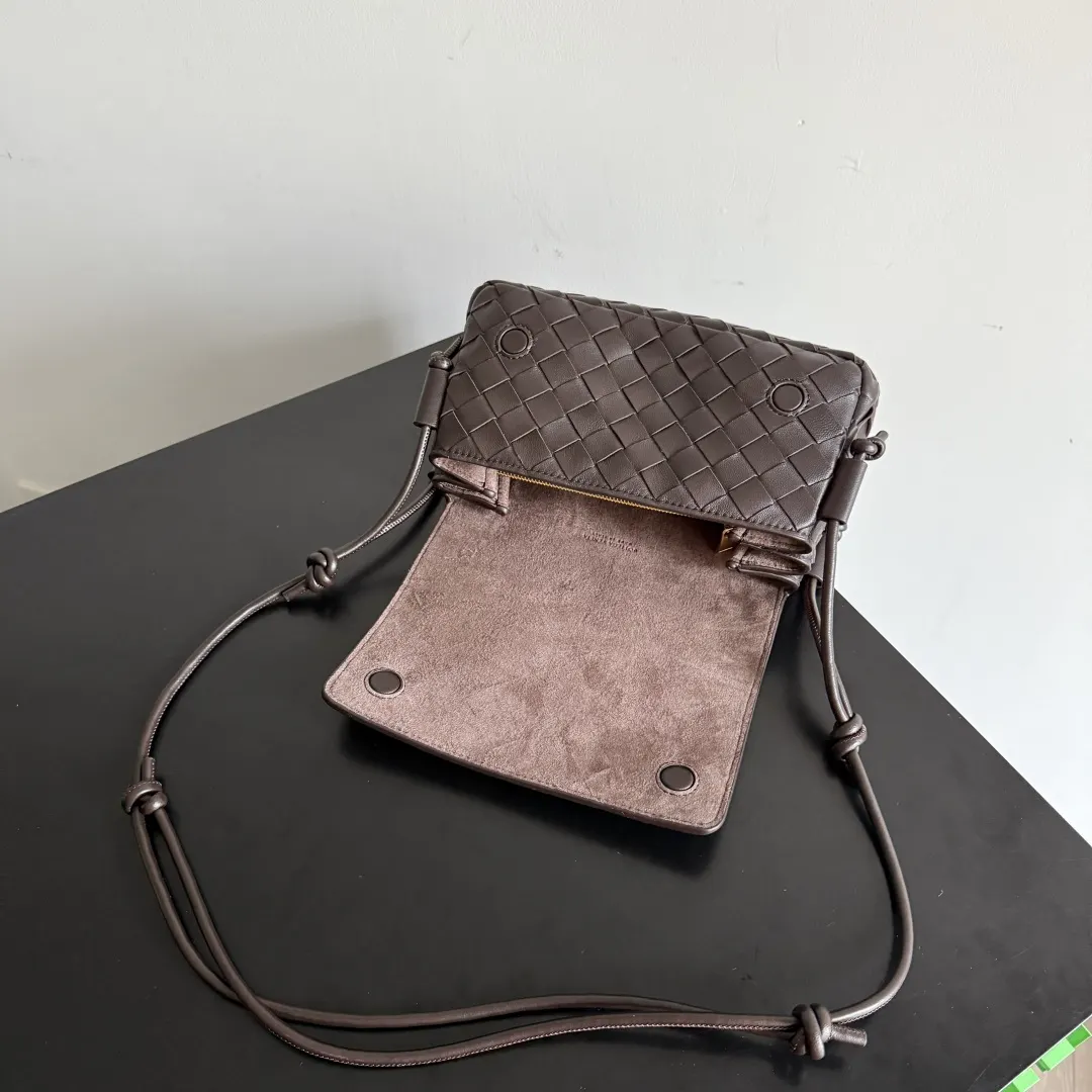 Bottega Veneta 棕色 手拿包 精致手拿款