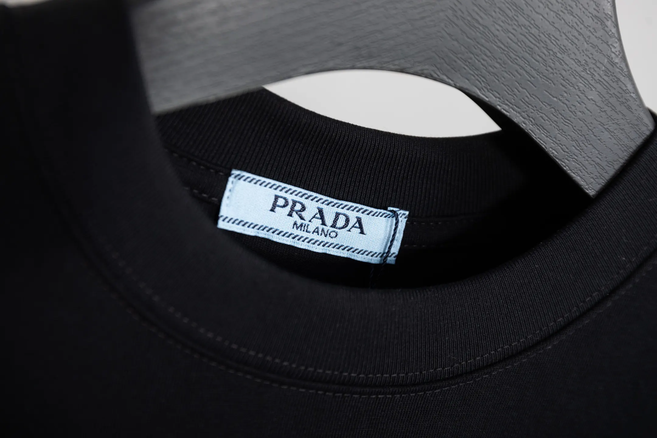 Prada 字母钢印 短袖T恤 高克重休闲