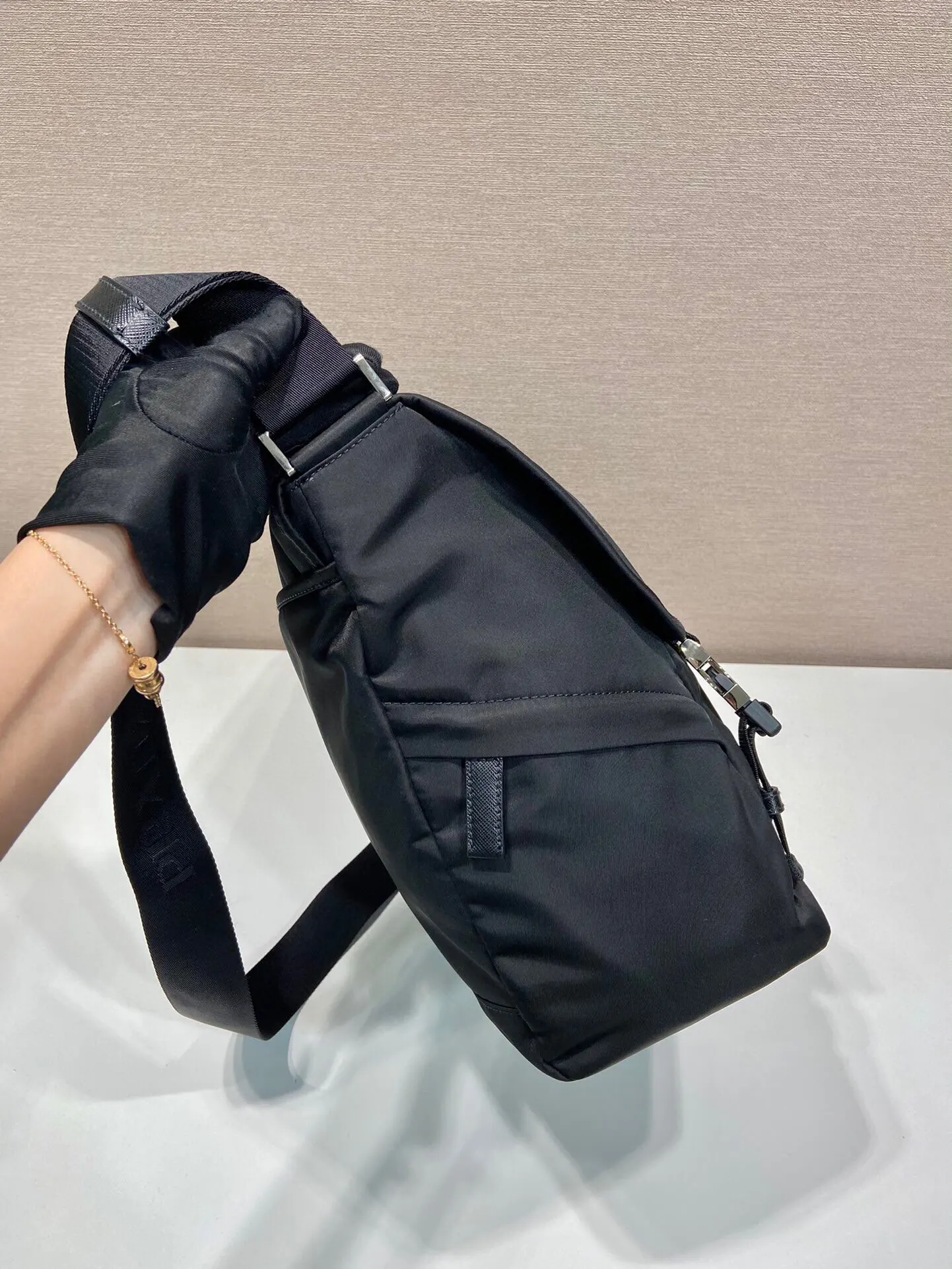 Prada Re-Nylon 2VD052 斜挎包