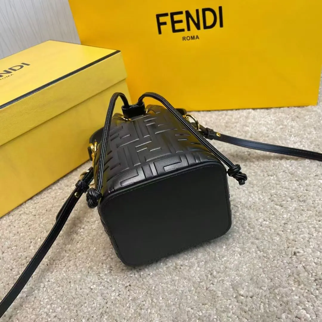 Fendi 白色 金色 小牛皮 水桶包 休闲水桶款