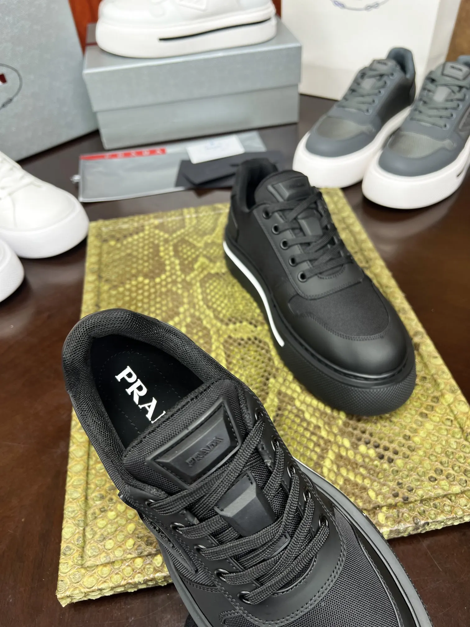 PRADA 牛皮 休闲鞋 舒适百搭款