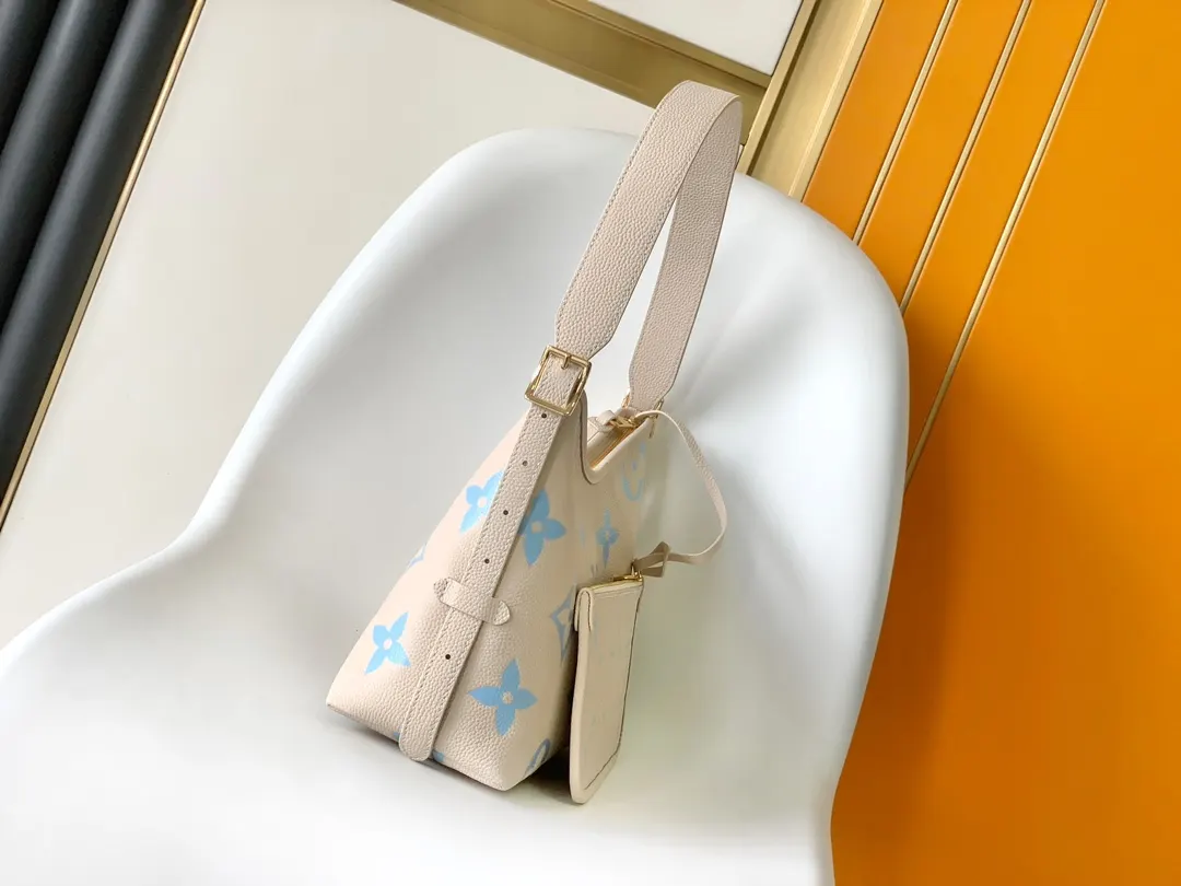 LV white and blue color scheme clutch bag Image 2 LV white and blue color scheme clutch bag Image 2
