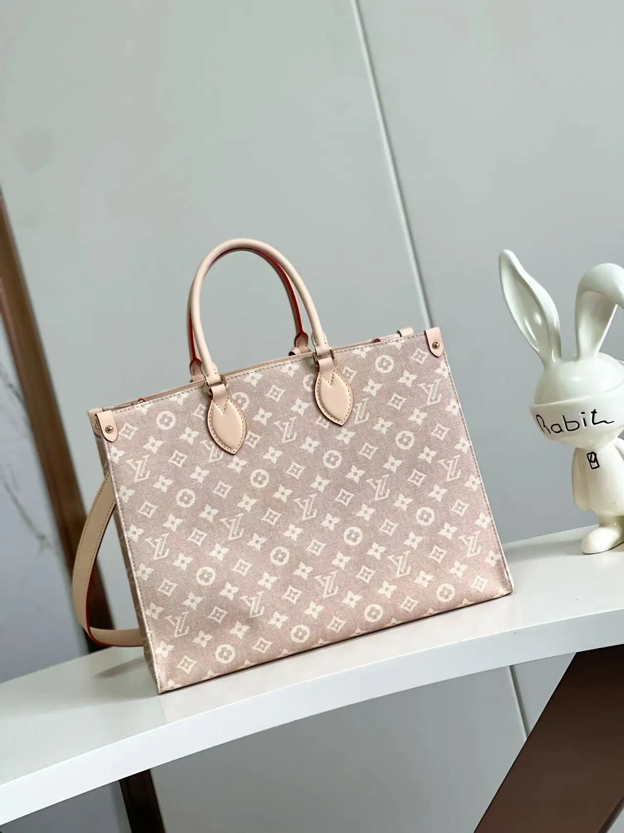LV OnTheGo 老花 手提包 M15136 精选款