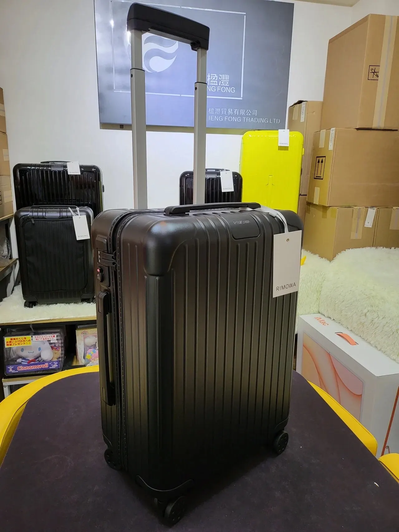 黑色 白色 RIMOWA 日默瓦Essential 系列旅 行李箱 旅行拉杆款 輕便出行款(數字7) 黑色 白色 RIMOWA 日默瓦Essential 系列旅 行李箱 旅行拉杆款 輕便出行款(數字7)