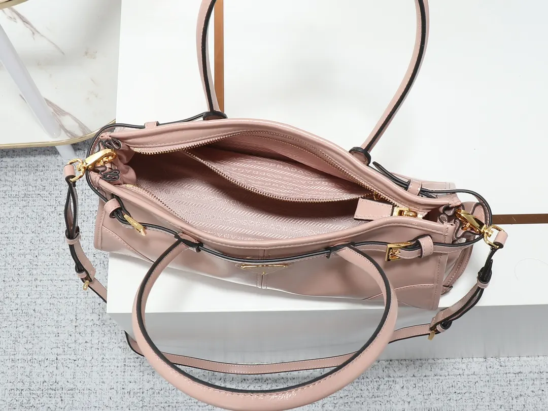 Prada 1BA426 斜挎包