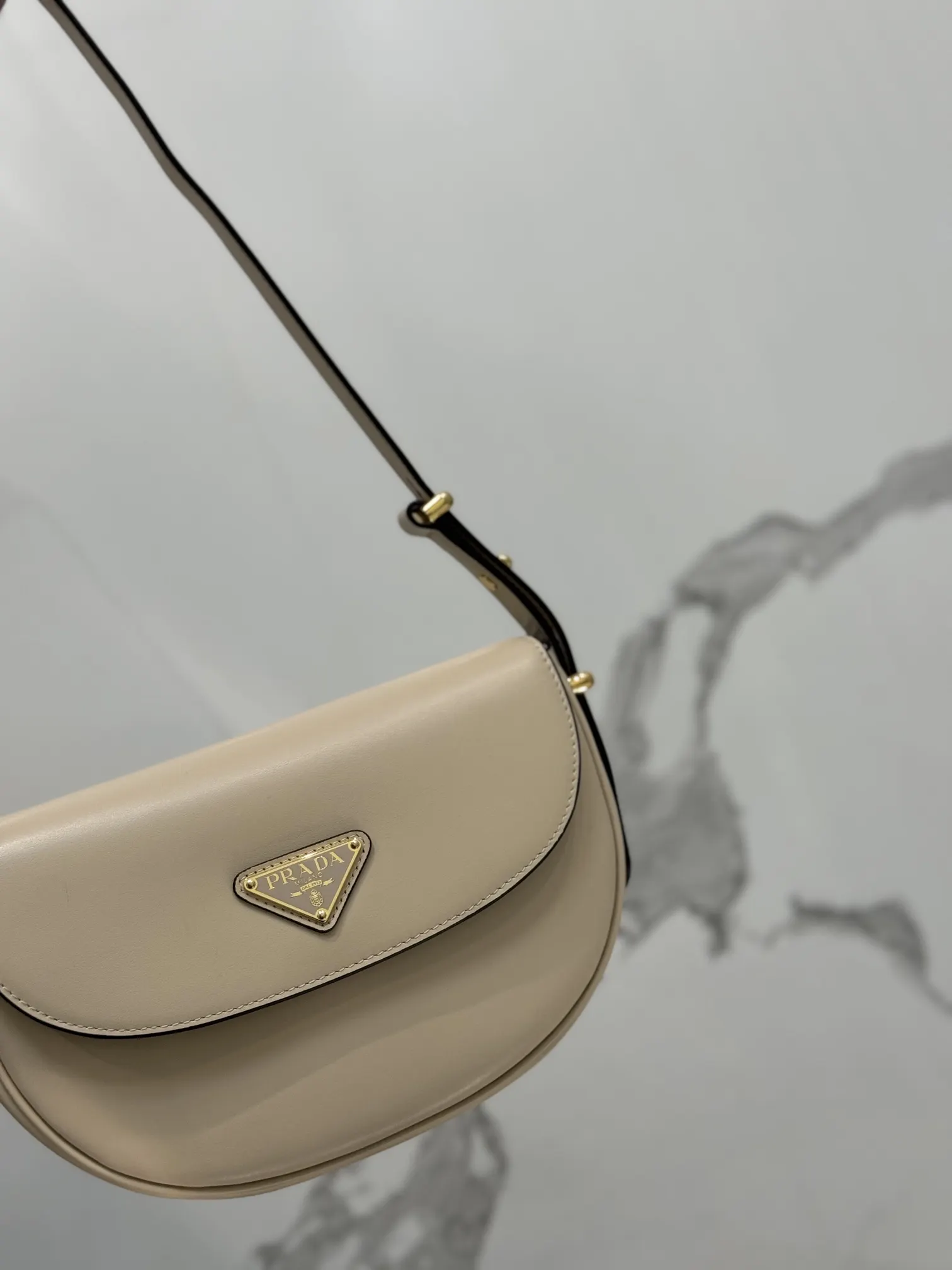 Prada 牛皮 羊皮 斜挎包