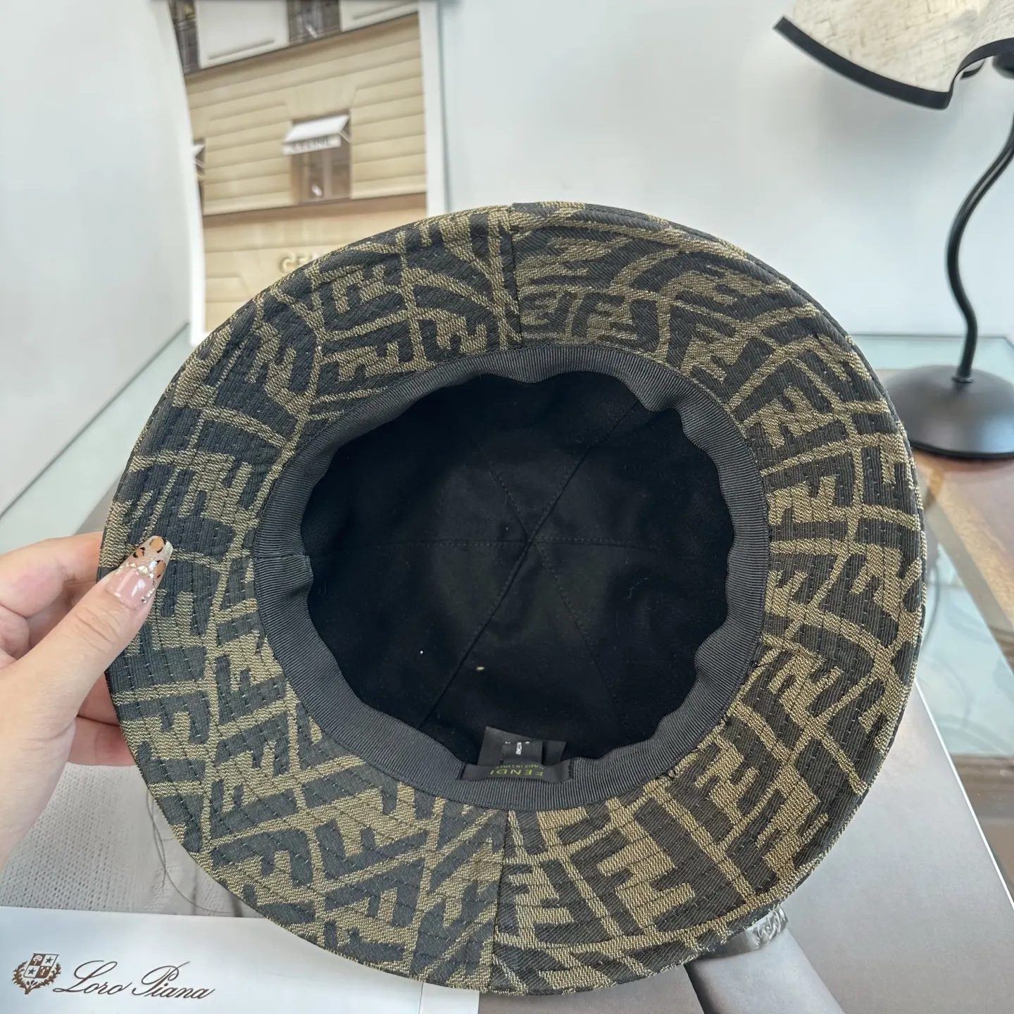 Fendi 渔夫帽 休闲遮阳款