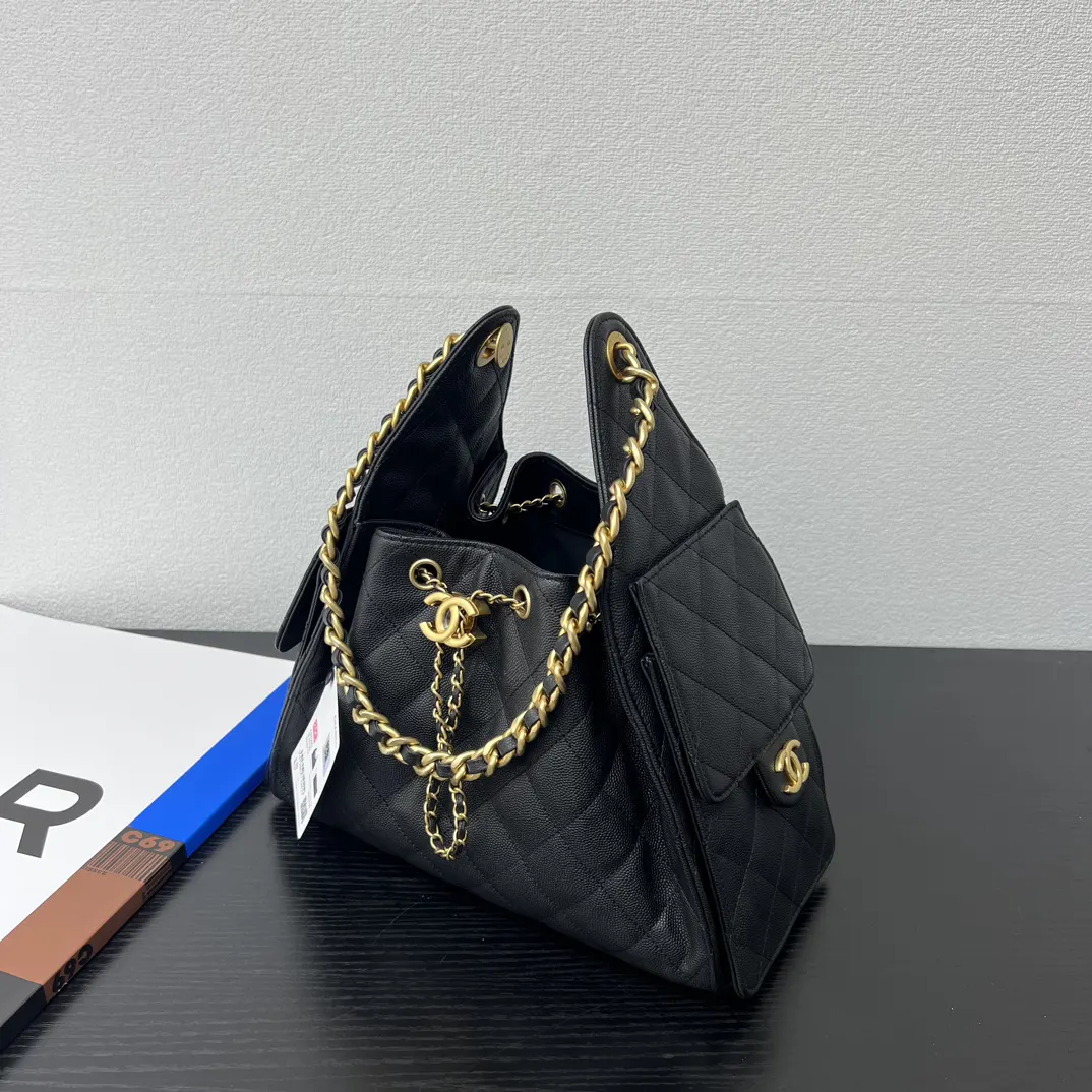 Chanel 黑色牛皮Hobo腋下包 金链