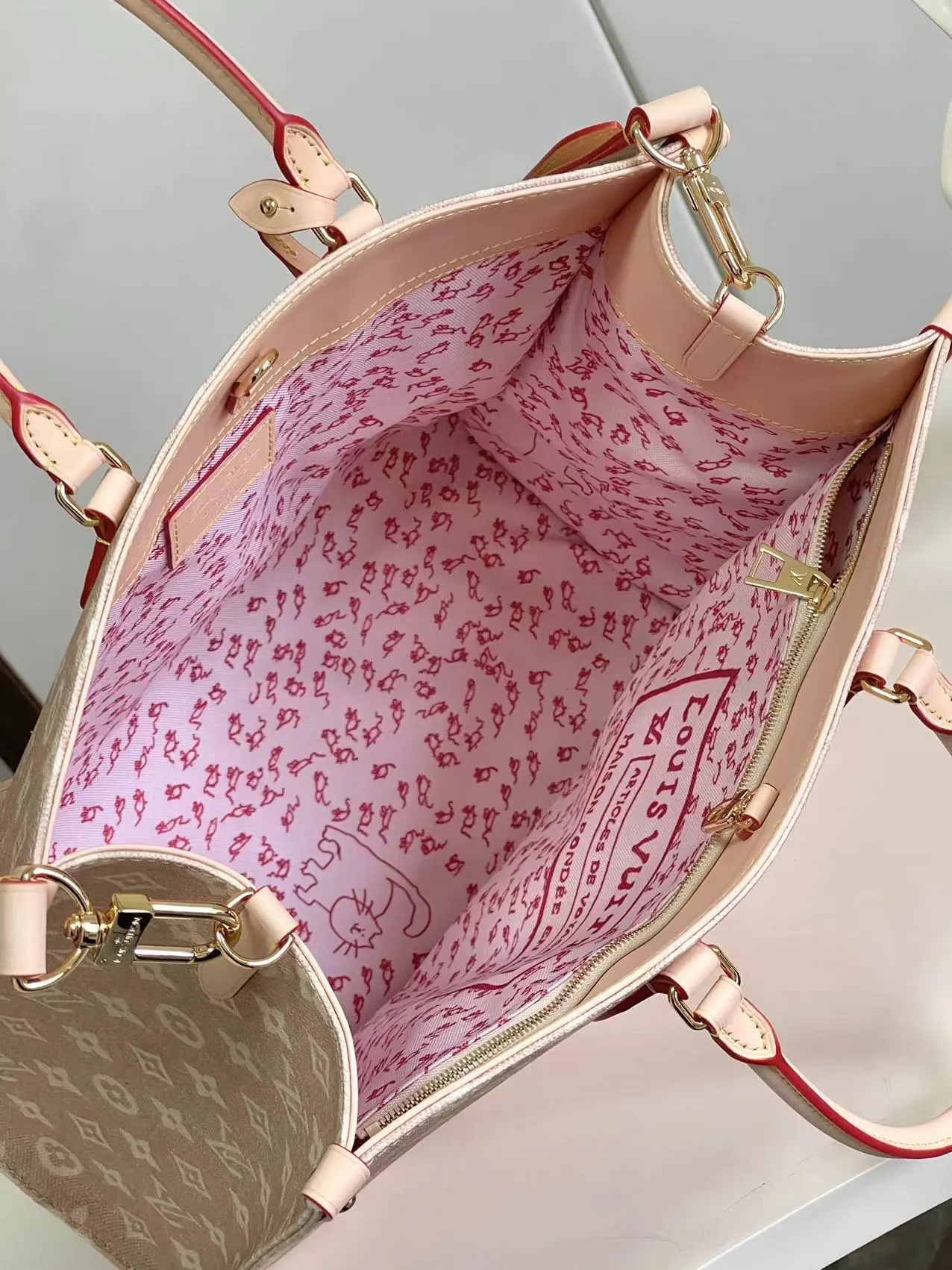 LV OnTheGo 老花 手提包 M15136 精选款