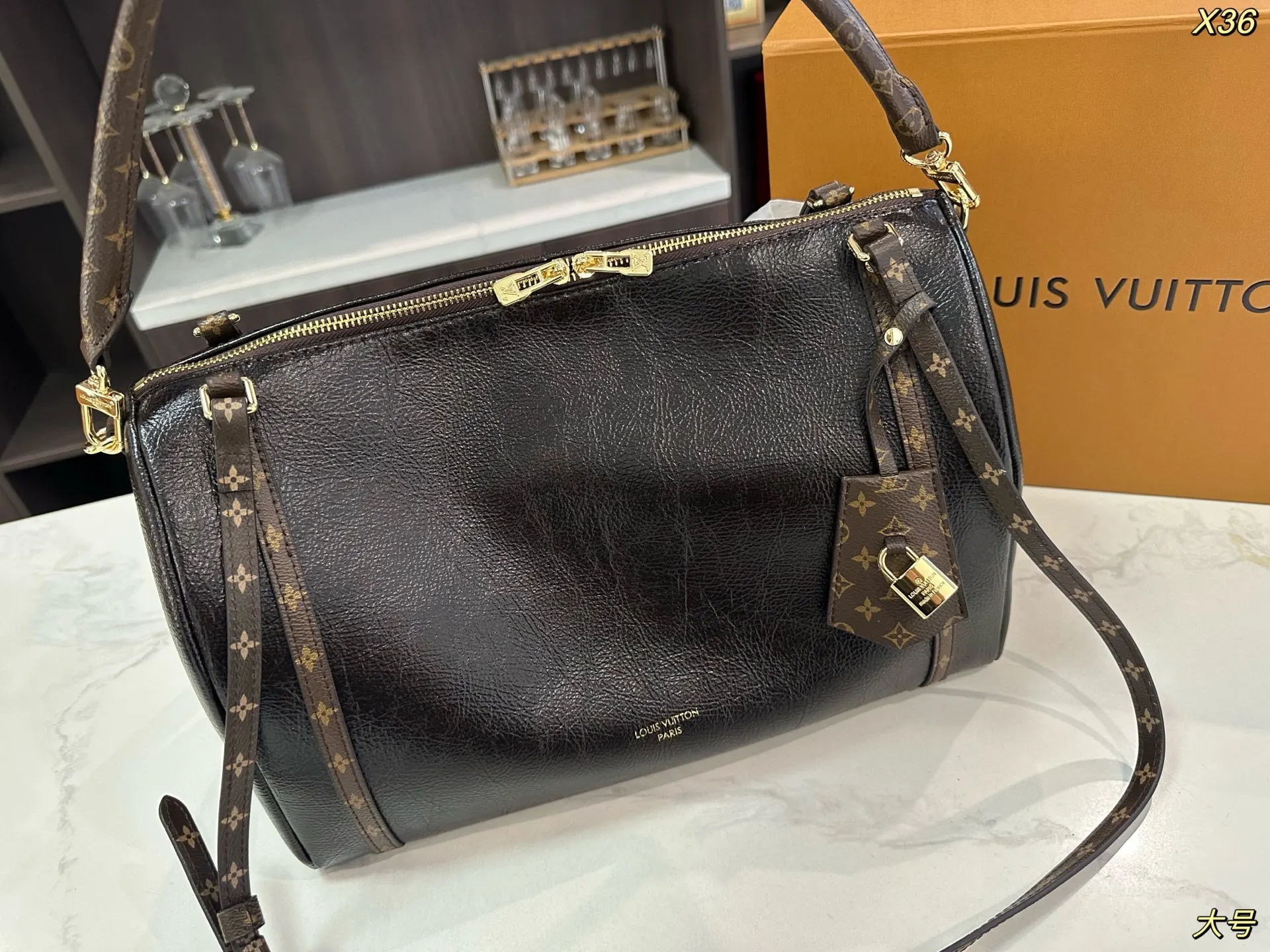 LV 斜挎包 轻便斜挎款