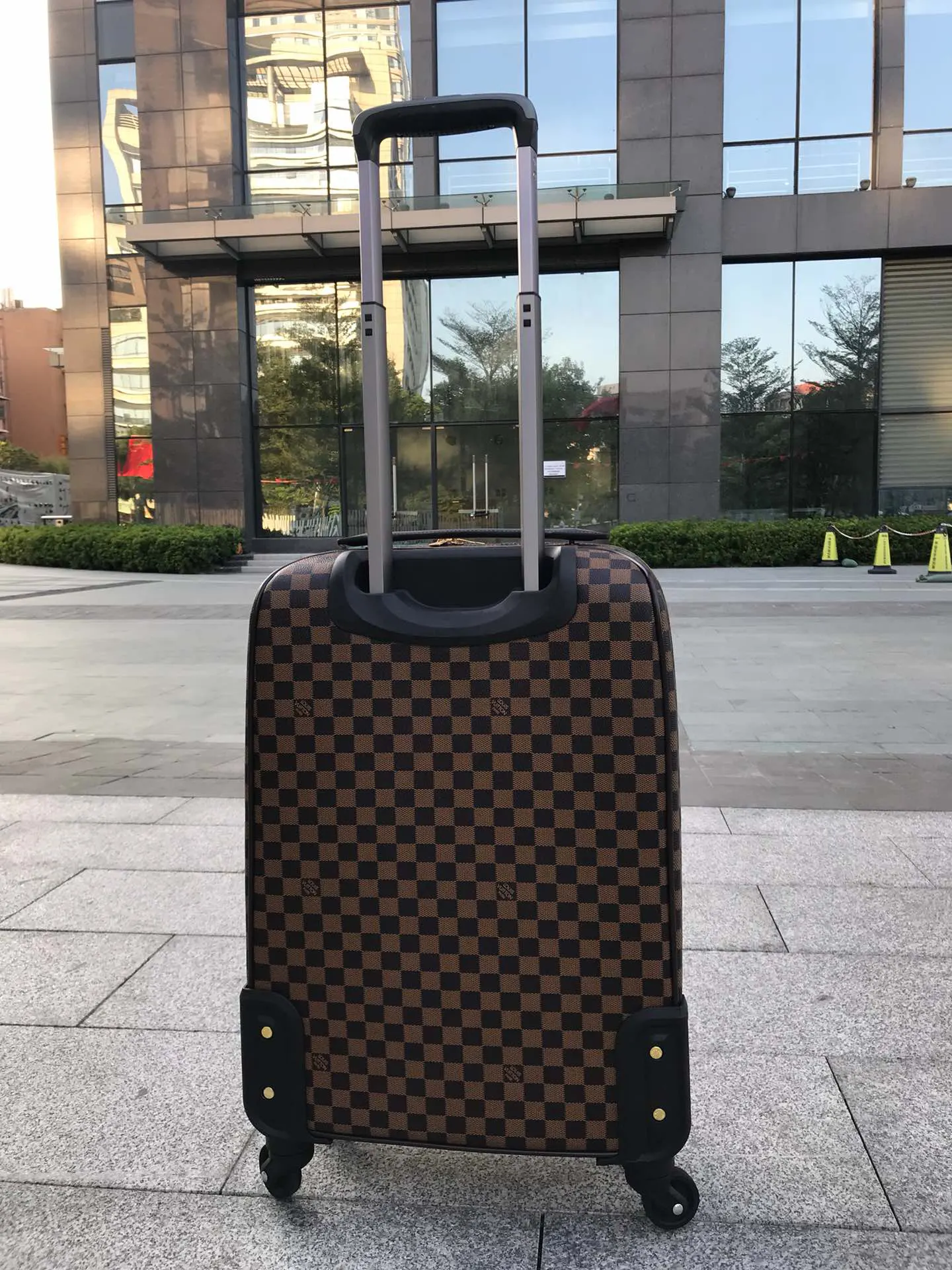LV 帆布 超耐磨损万向轮 灵活出行 加厚全鋁合金 化妝包 便携收納款