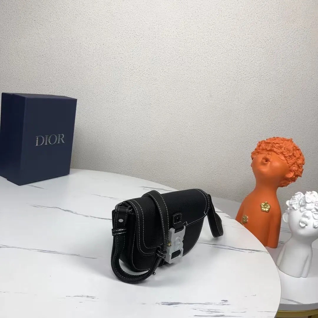 黑色 牛皮 市场 欢迎对比 马鞍手拿包附 精致手拿款
