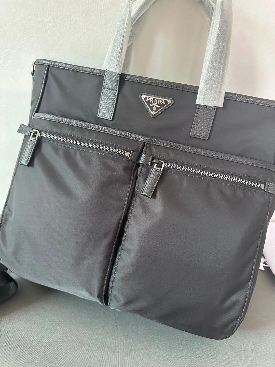Prada 牛皮 纯 功能性Re Nylon再生尼龍与Safflano 托特包 大容量托特款(數字9) Prada 牛皮 纯 功能性Re Nylon再生尼龍与Safflano 托特包 大容量托特款(數字9)