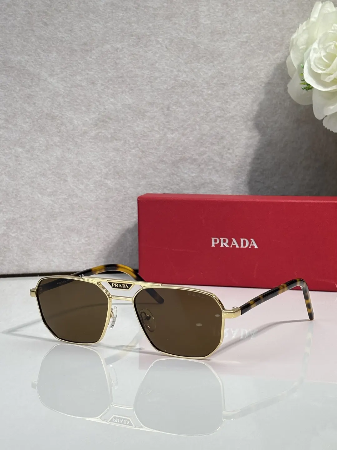 Prada 墨镜 時尚防晒款