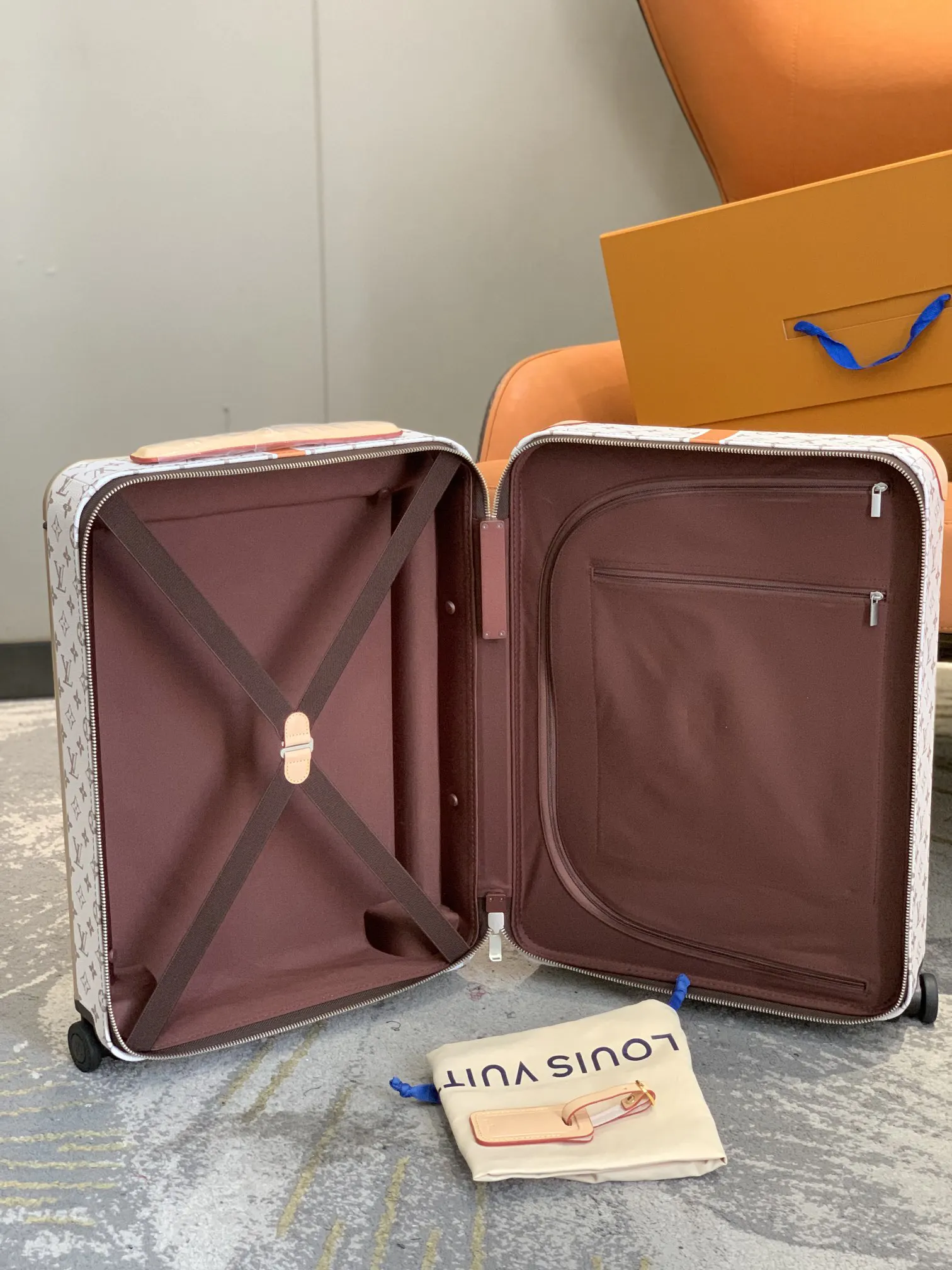 Gray Silver Suitcase Travel Lightweight Image 9 Gray Silver Suitcase Travel Lightweight Image 9
