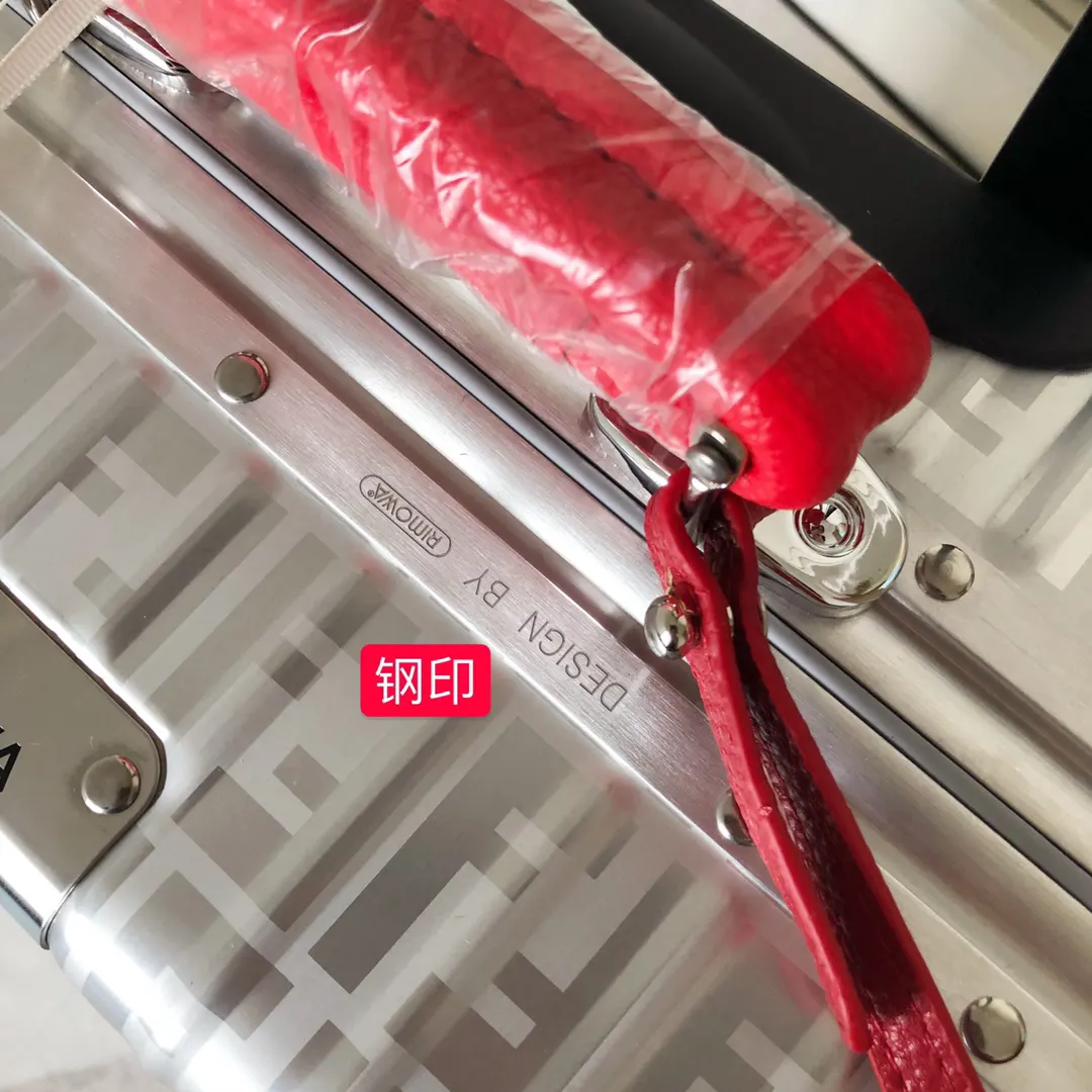 Fendi 黑色 藍色 芬迪日默瓦合作版 潮流与簡潔大方融为 行李箱 旅行拉杆款 輕便出行款